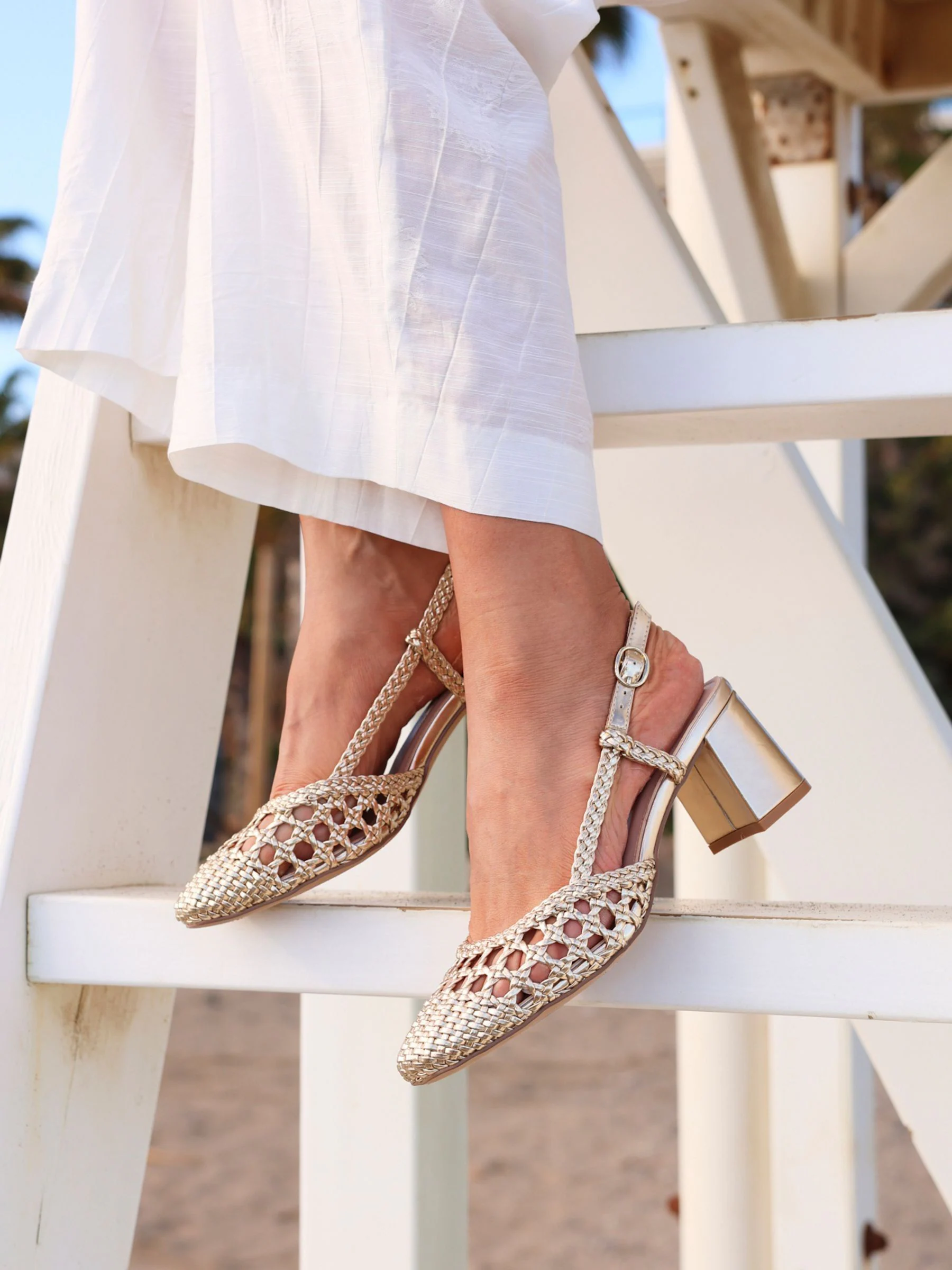 Goud - Linzi Sandria handgeweven slingback sandalen