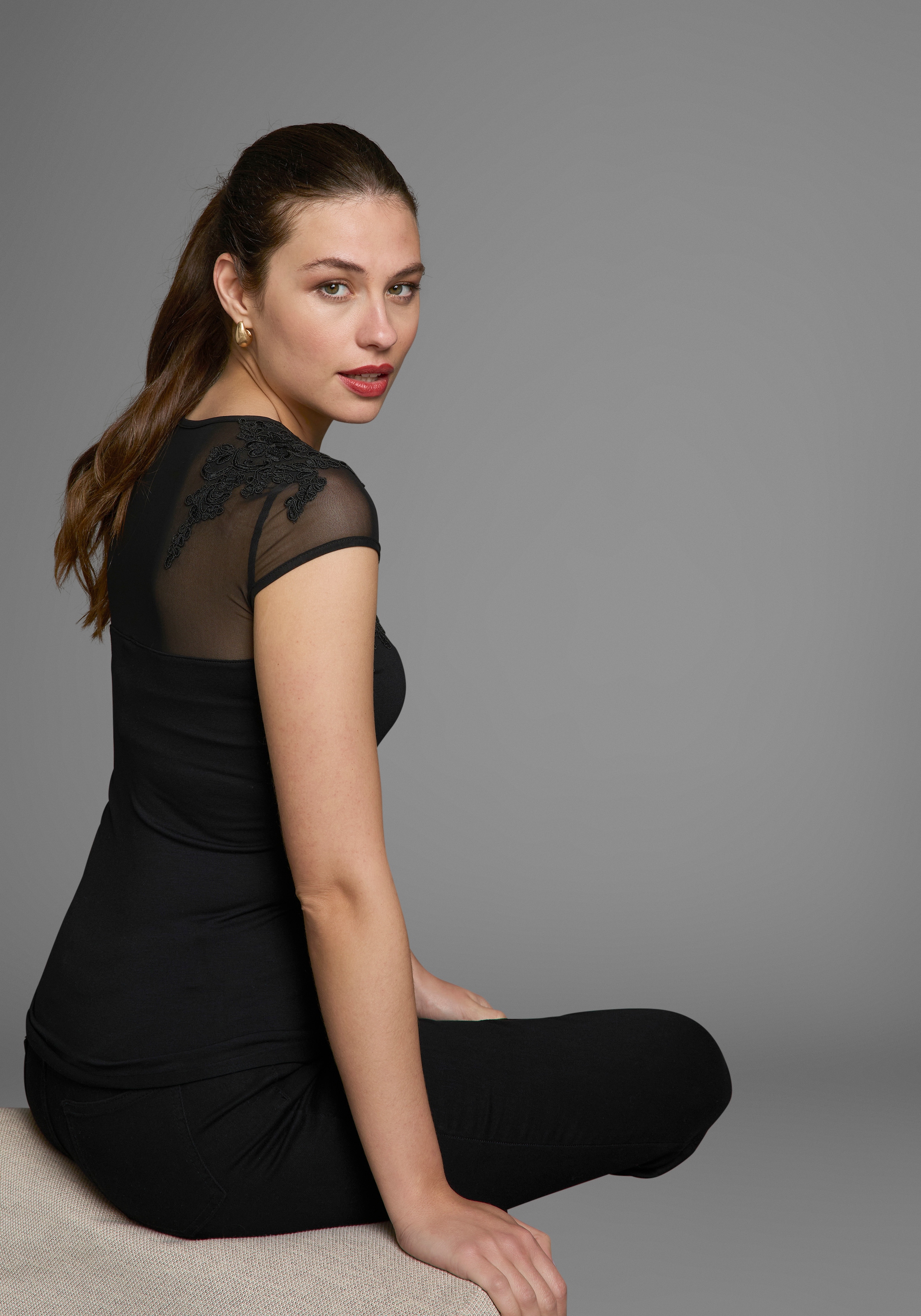 Melrose Rundhalsshirt , Kurzarm,  sehr figurbetont,  femininer Stil