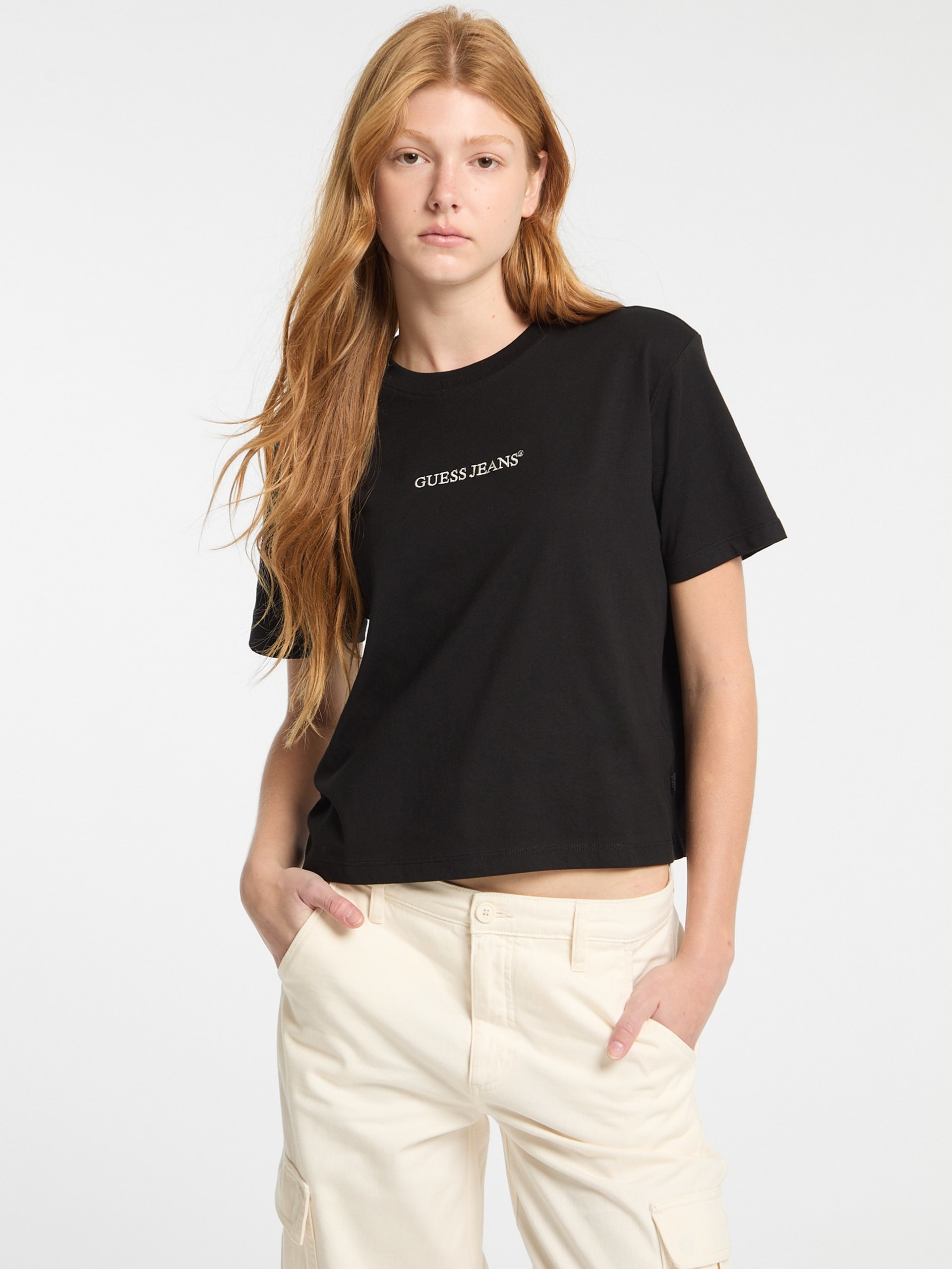 Camiseta com gola redonda e logo