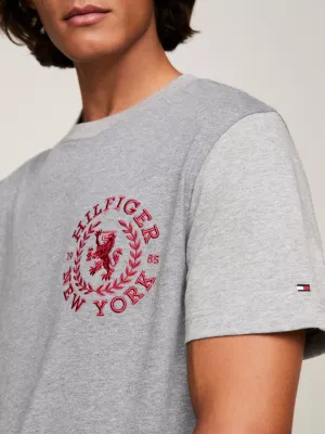 Camiseta com o logotipo do escudo do time