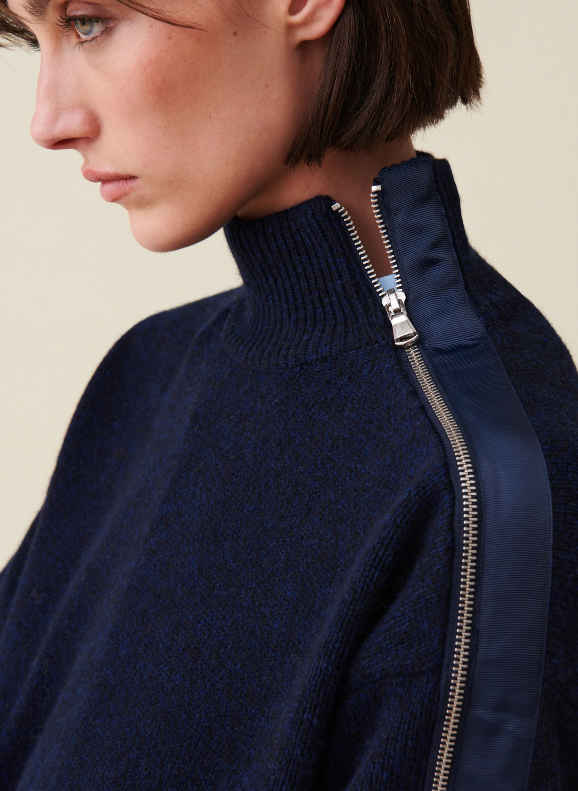 Pull col montant zippé en laine mélangée | Bleu