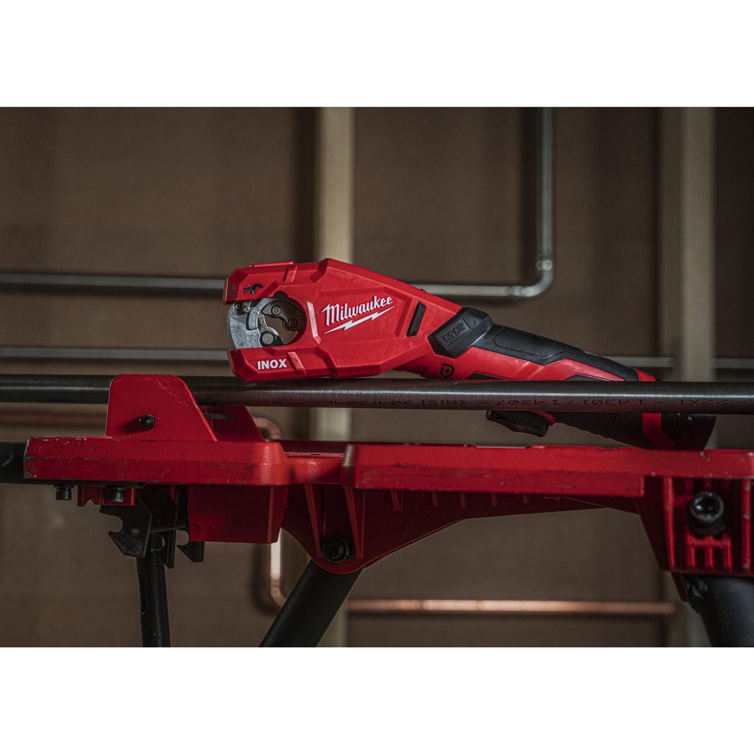 Milwaukee M12 PCSS-202C RAPTOR™ Accu Pijpsnijder RVS 12V 2.0Ah in Transportkoffer - 4933479242