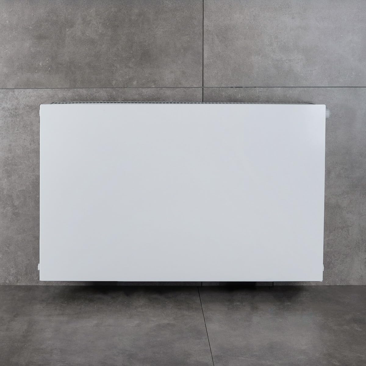 Belrad® Planheizkörper Typ 22 - glatt & plan, Universalheizkörper für Wandmontage, Mittelanschluss, inkl. Halter & Ventil, RAL 9016 reinweiß, 8 Anschlüsse 500x800 mm (HxB)