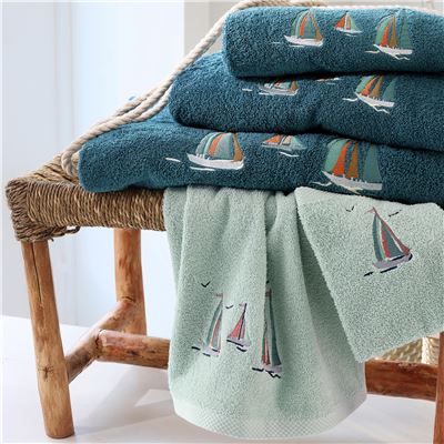 Linge de toilette brodé bateaux - 450 g/m²