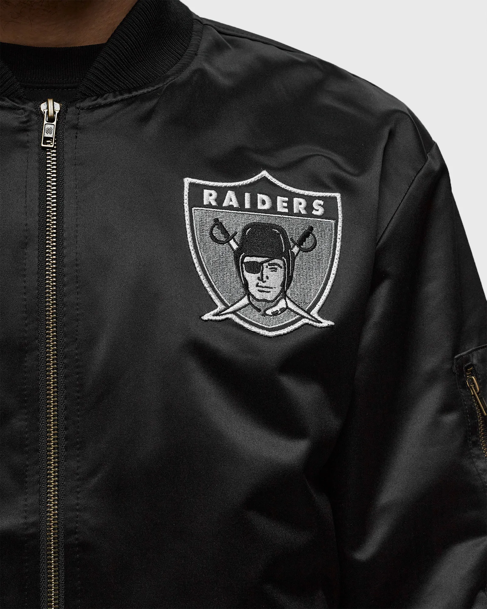 Mitchell & Ness NFL LIGHTWEIGHT SATIN BOMBER VINTAGE LOGO LAS VEGAS RAIDERS