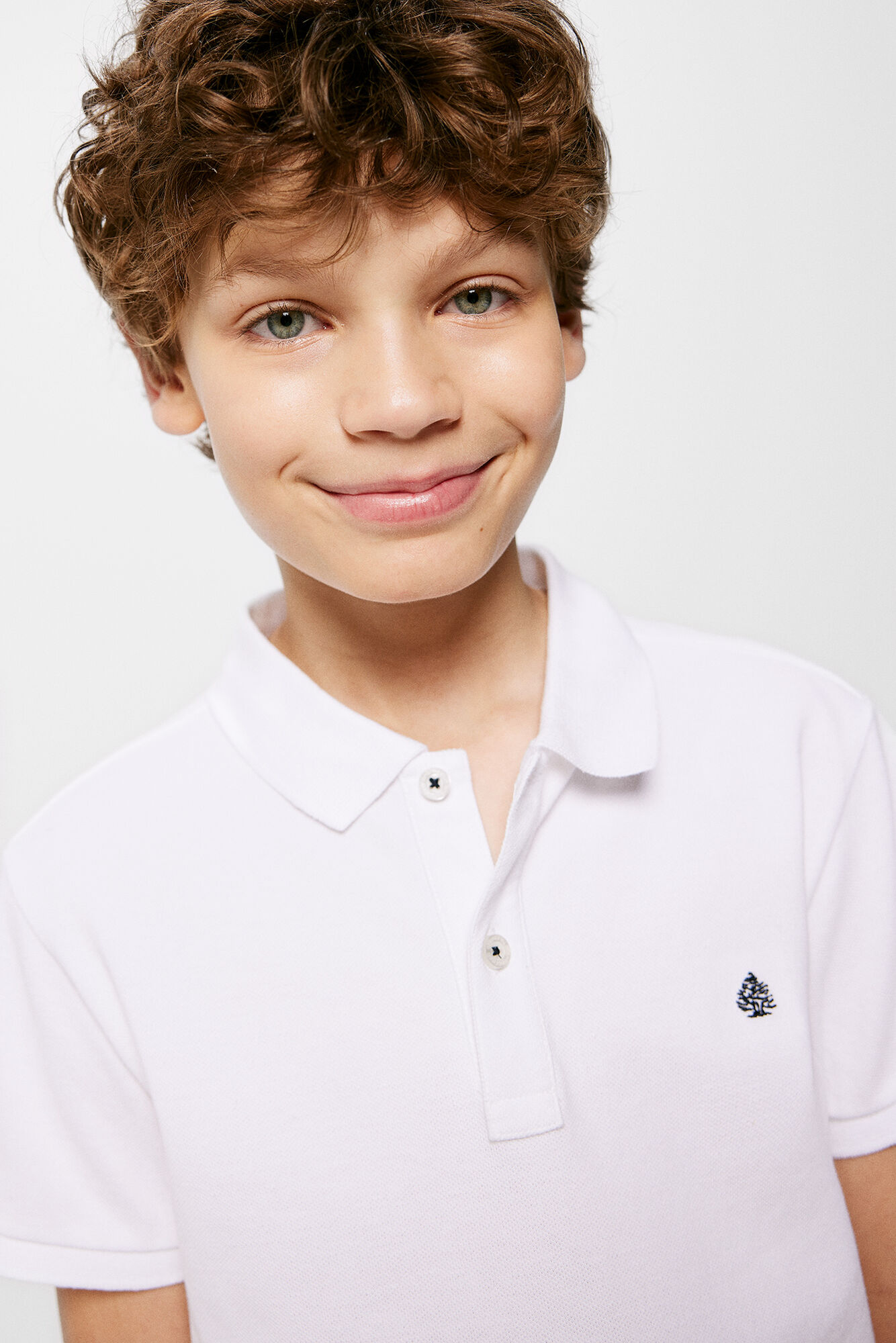 Camisa polo básica com logotipo para meninos