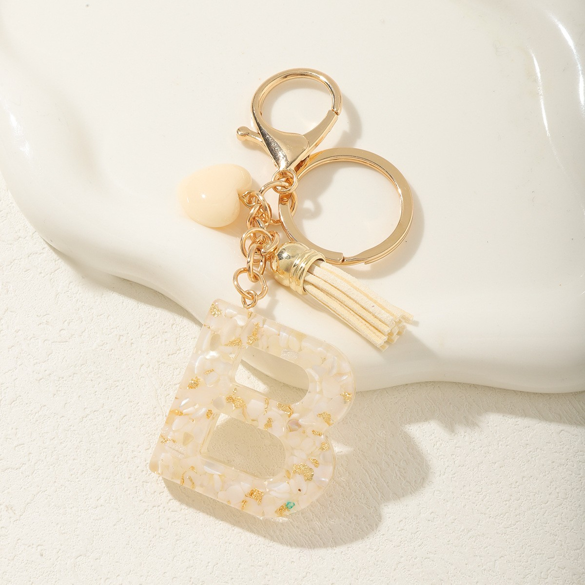 Acryl Buchstaben Schlüsselanhänger Handtaschen Accessoire mit Spaltring / Karabiner / Herz - Beige / B