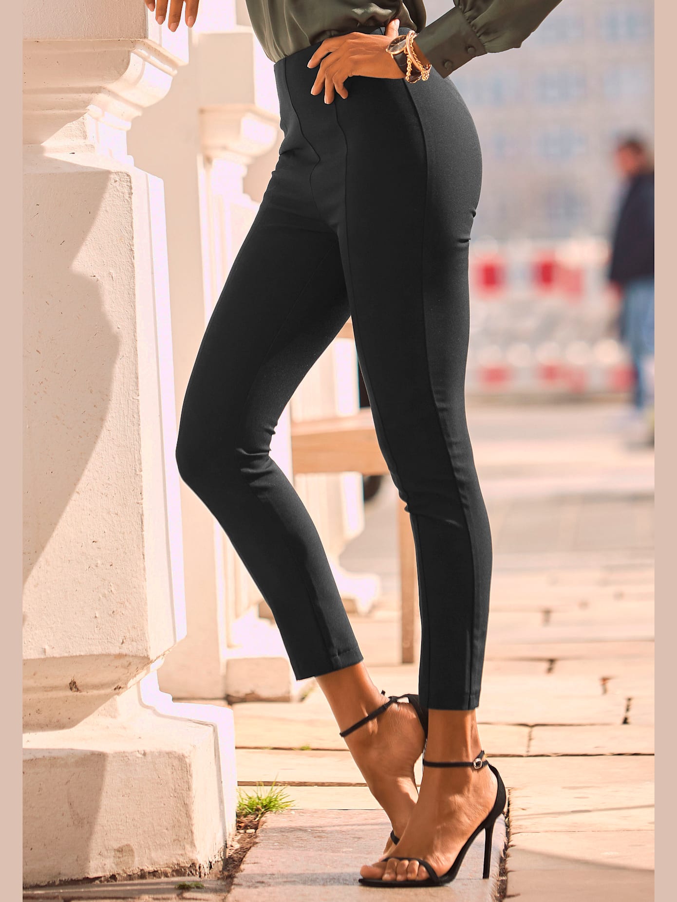 Pantalon extensible coutures décoratives sur la jambe devant