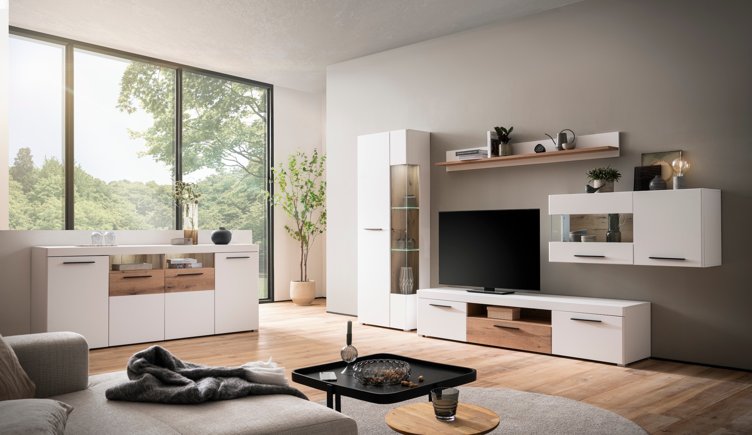 INOSIGN Hängevitrine »Salerno Hängeschrank, Glasvitrine, Weiss mit Eiche Evoke Dekor, modern.« Metallgriffe, ausreichend Stauraum, vielseitig einsetzbar, 120cm breit