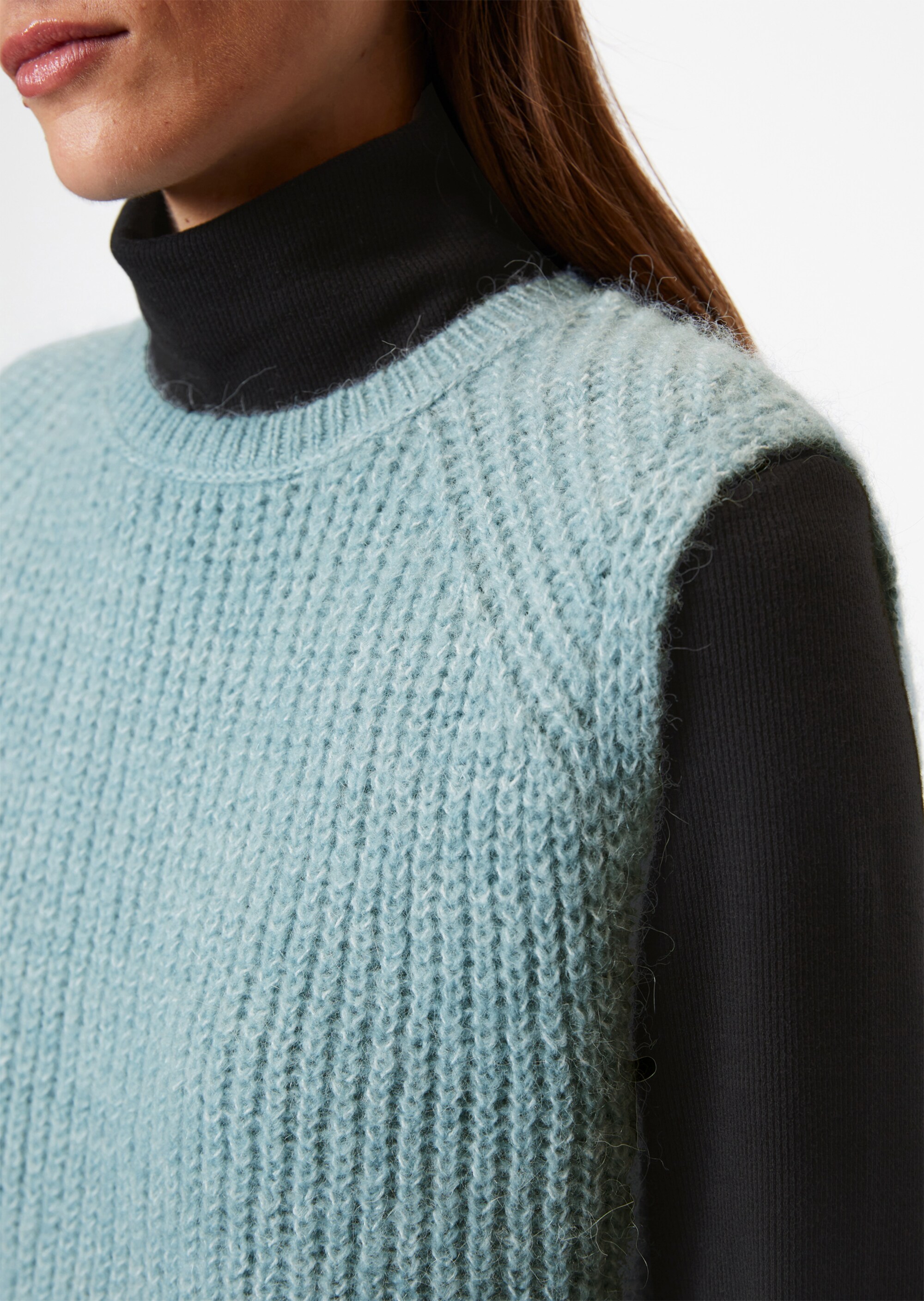 Ärmelloser Strickpullover regularaus flauschigem Schurwolle-Alpakawolle-Mix