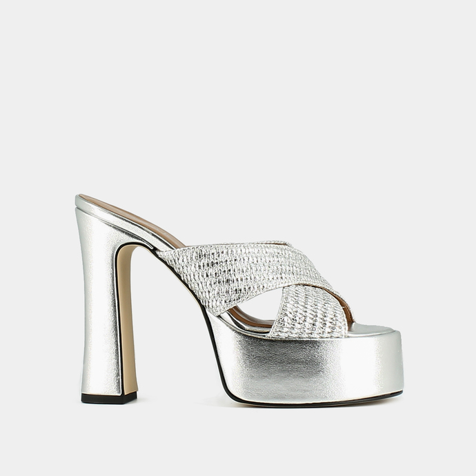 Mules à brides croisées et plateformes  en raphia métallisé argent