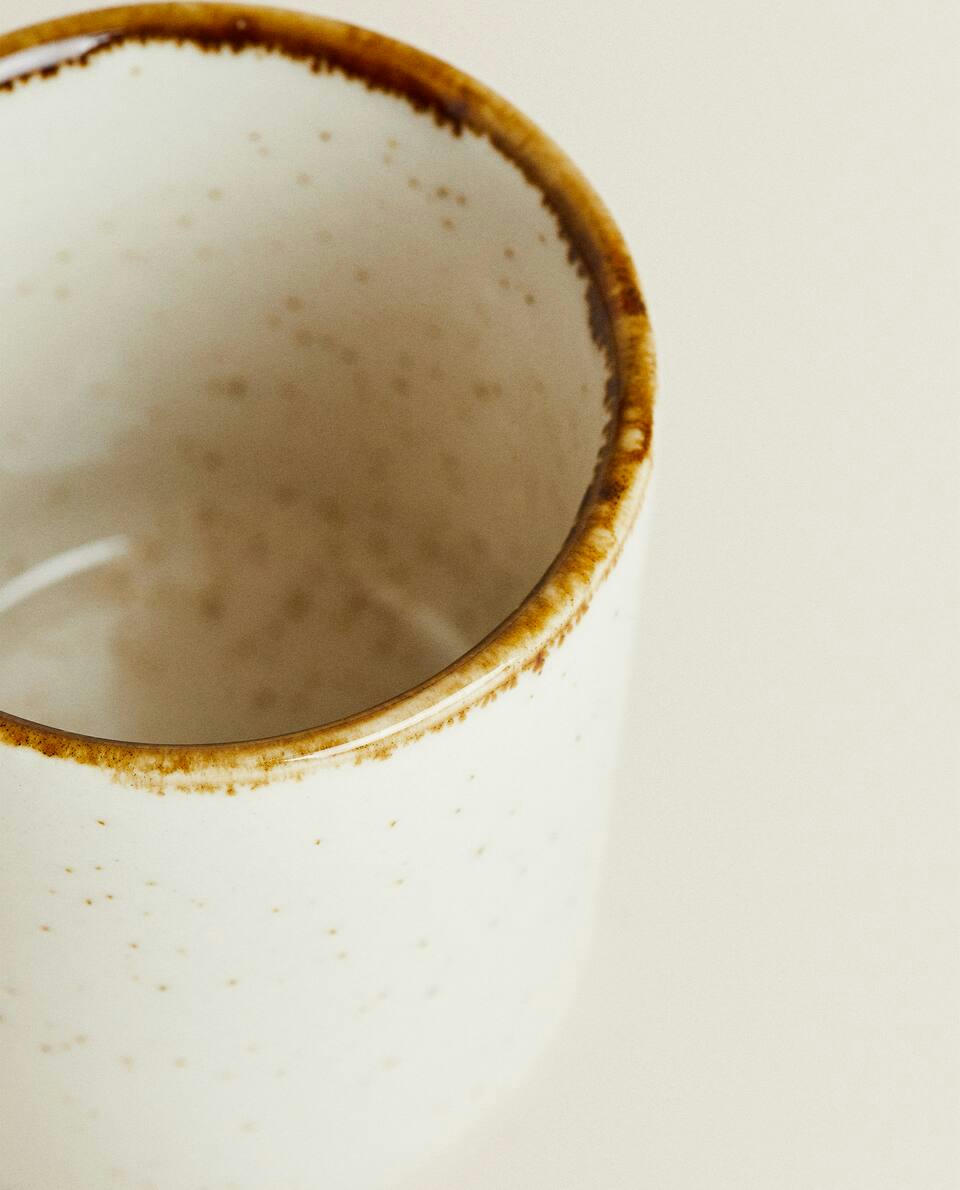 CANECA DE PORCELANA COM BORDA DE ACABAMENTO ANTIGO