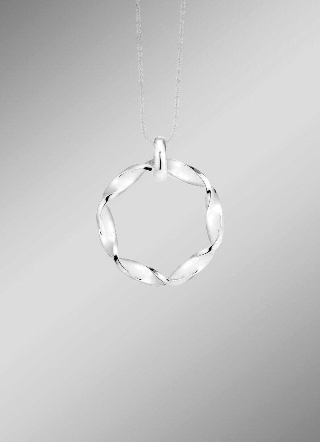 Eleganter Anhänger in gedrehtem Design