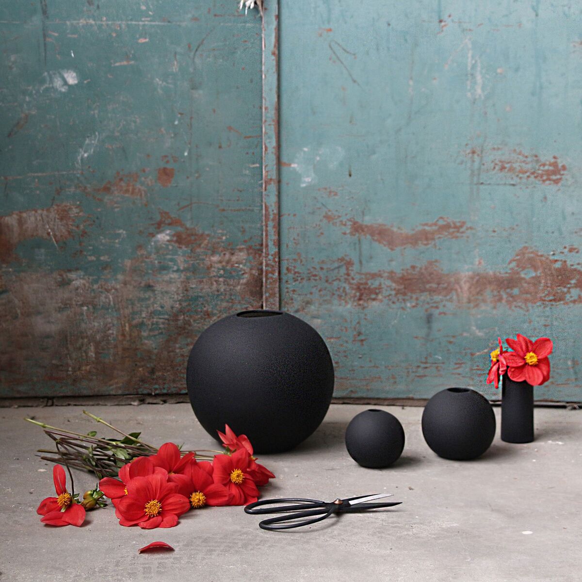 Ball vase, 10 cm, black