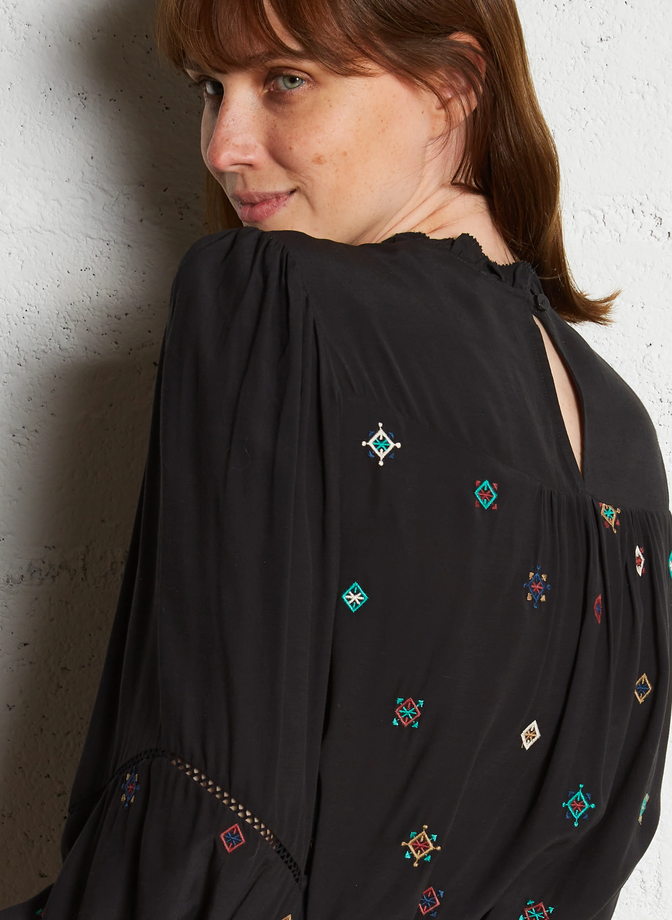 BINTI - Blouse droite à col montant | Noir