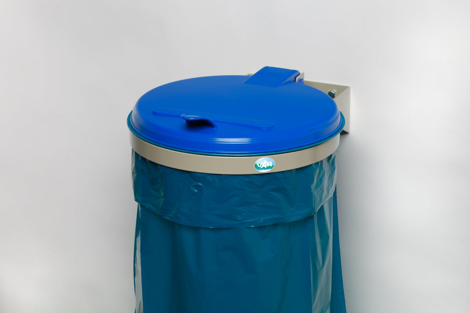 PROREGAL Robuuste afvalbak voor recycling, 1 compartiment, wandmontage, 120 liter, B x D 50 x 51 cm, staal, grijs/blauw