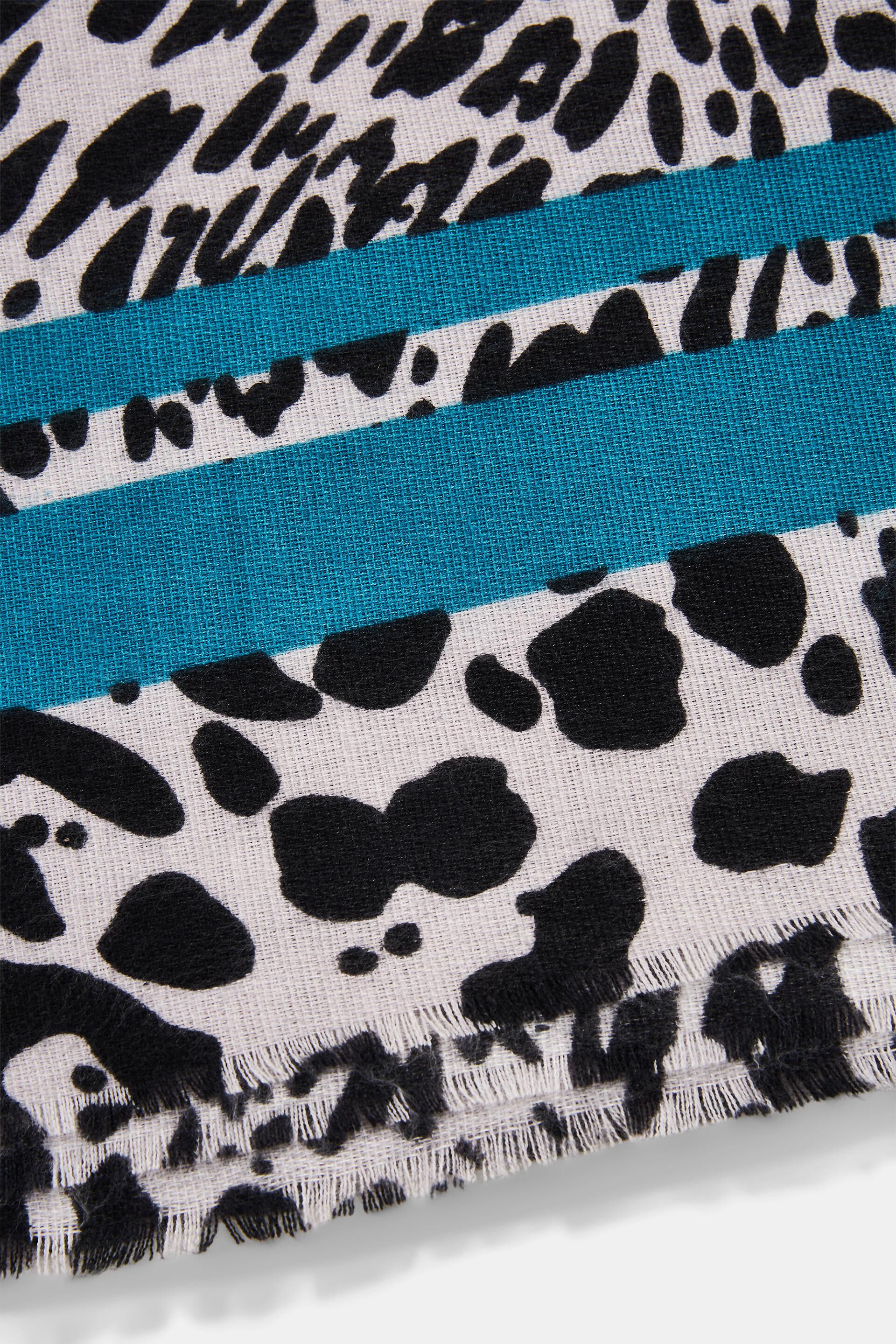 En matière recyclée le foulard au look léopard