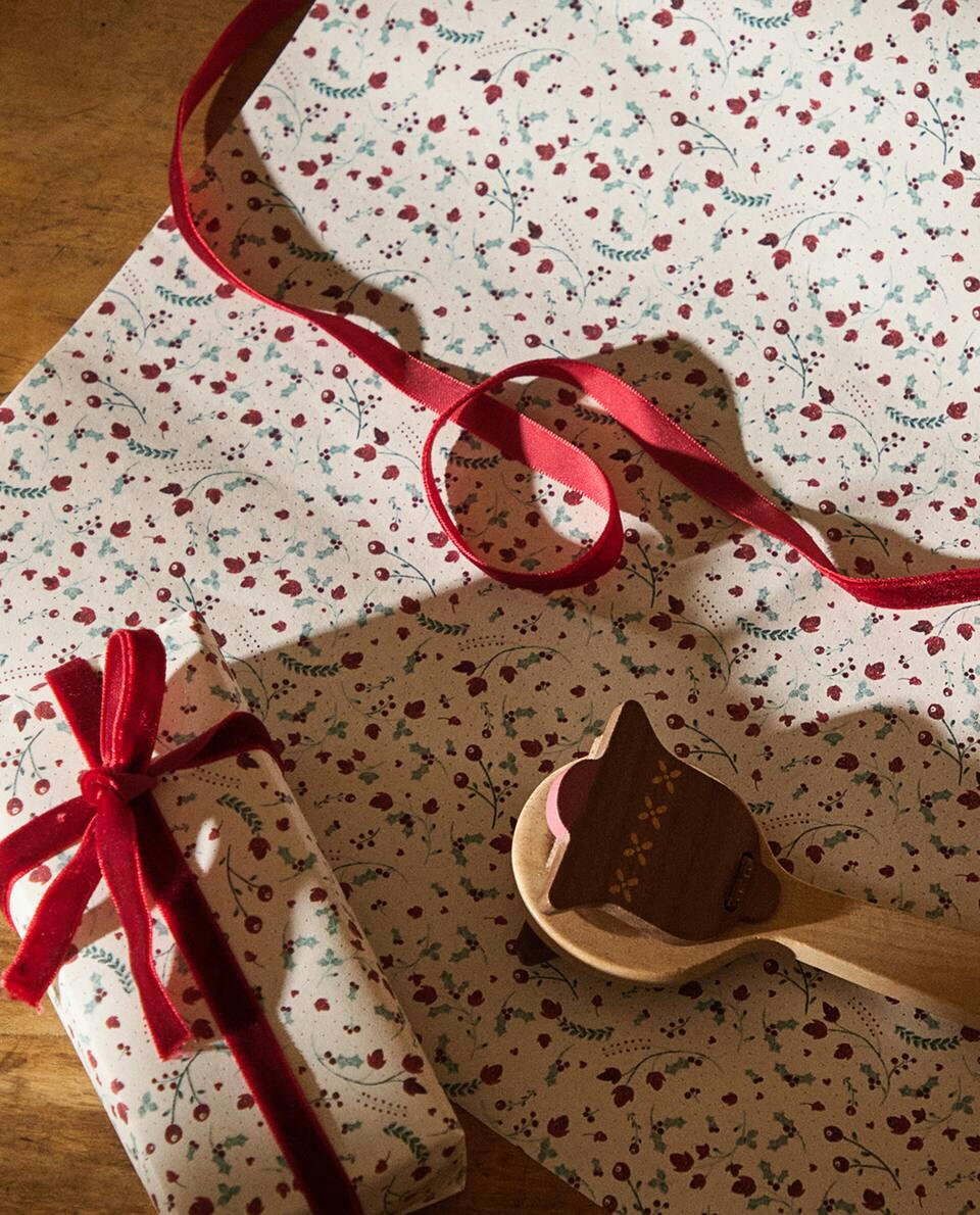 PAPEL DE EMBRULHO COM FLORES DE NATAL