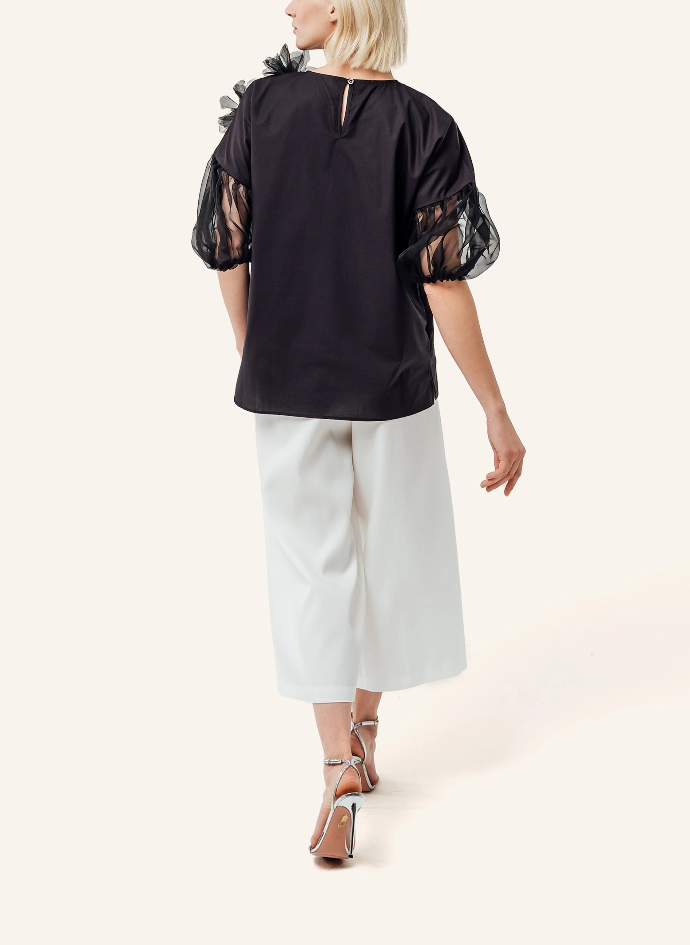 Helene Galwas Bluse mit Blumenapplikationen GABYRE