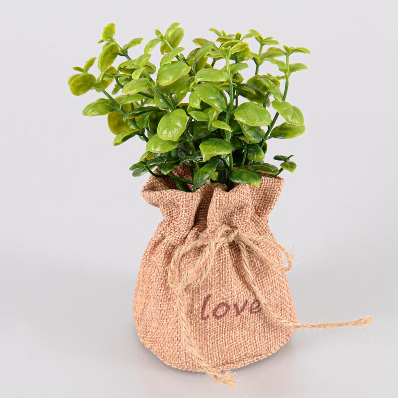 Plante artificielle dans pot