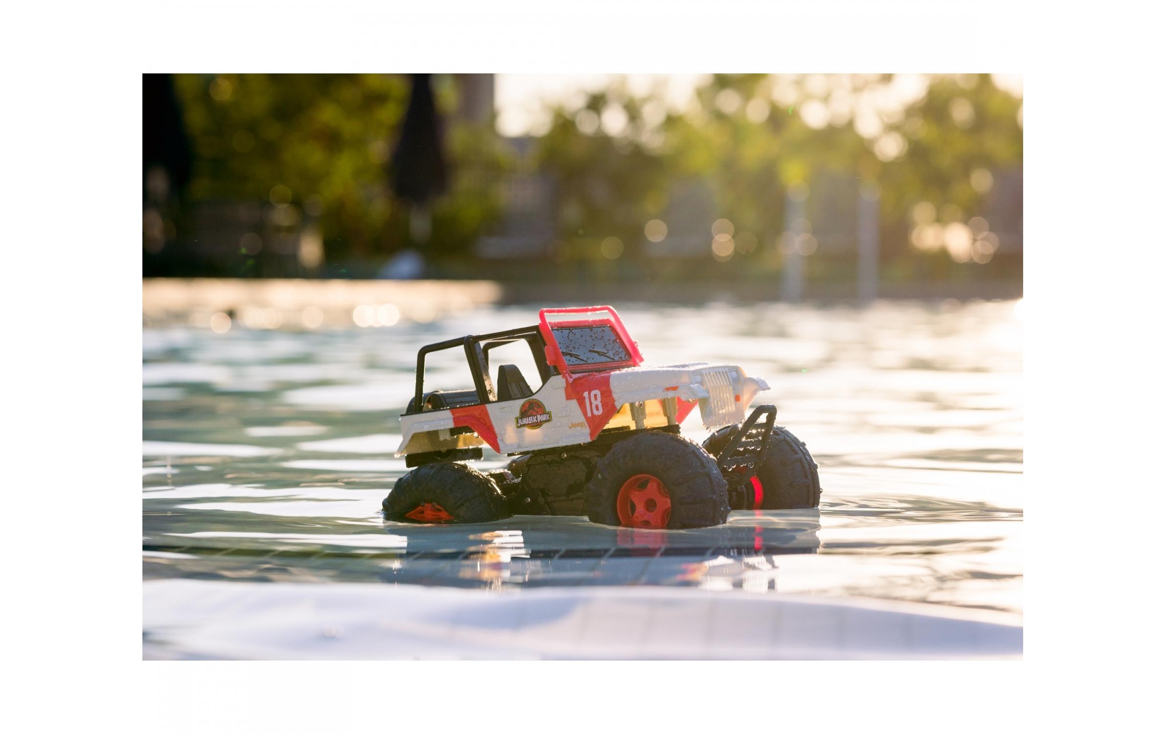 Jurassic Park RC Sea & Land Jeep RTR, 1:16Ferngesteuertes Amphibien-Fahrzeug im Jurassic Park Design