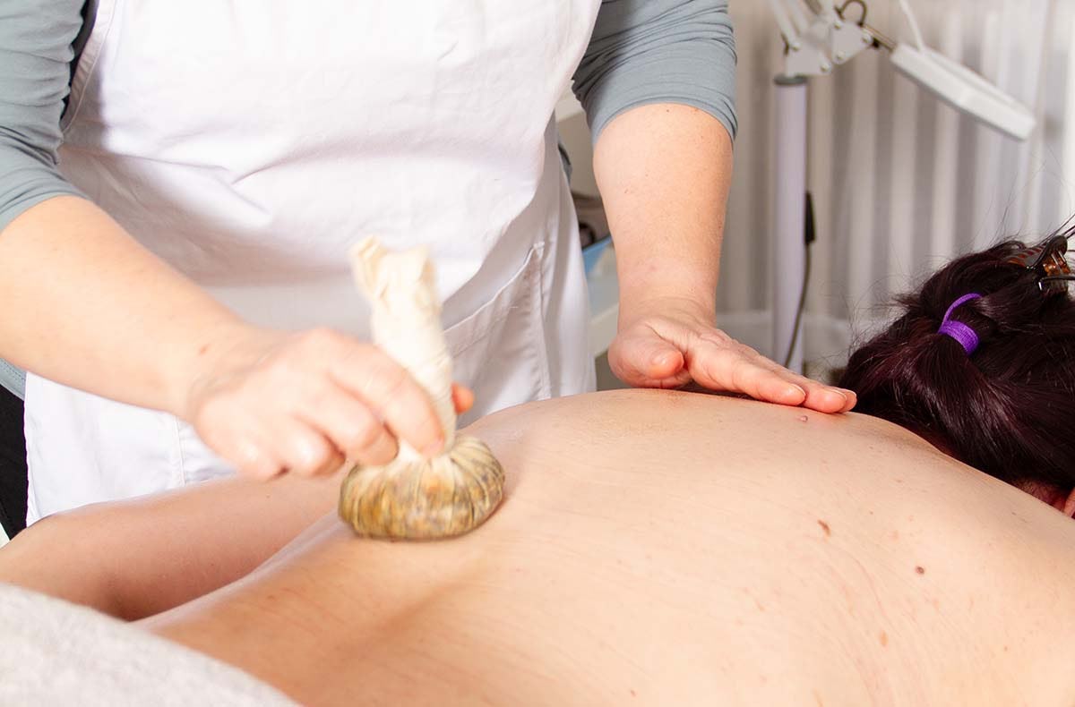 Kräuterstempelmassage Pfyn