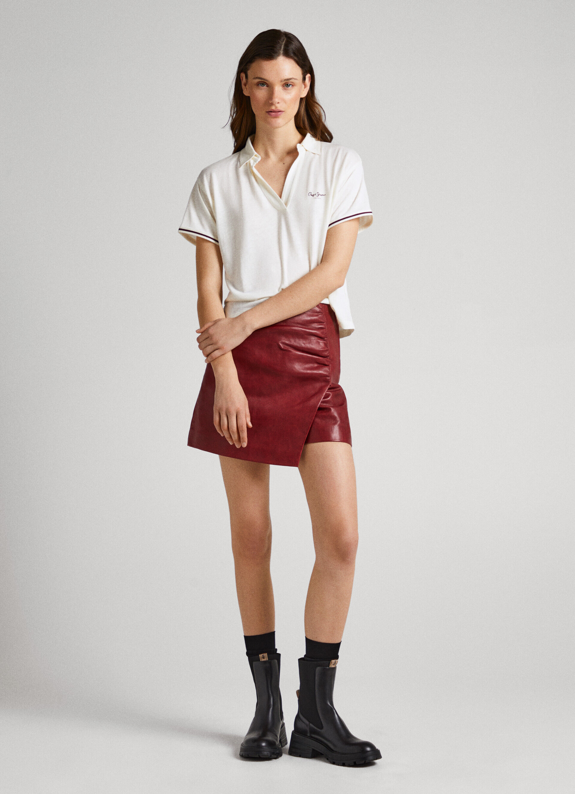 CAMISETA POLO COM LOGOTIPO ESTAMPADO - branca mousse