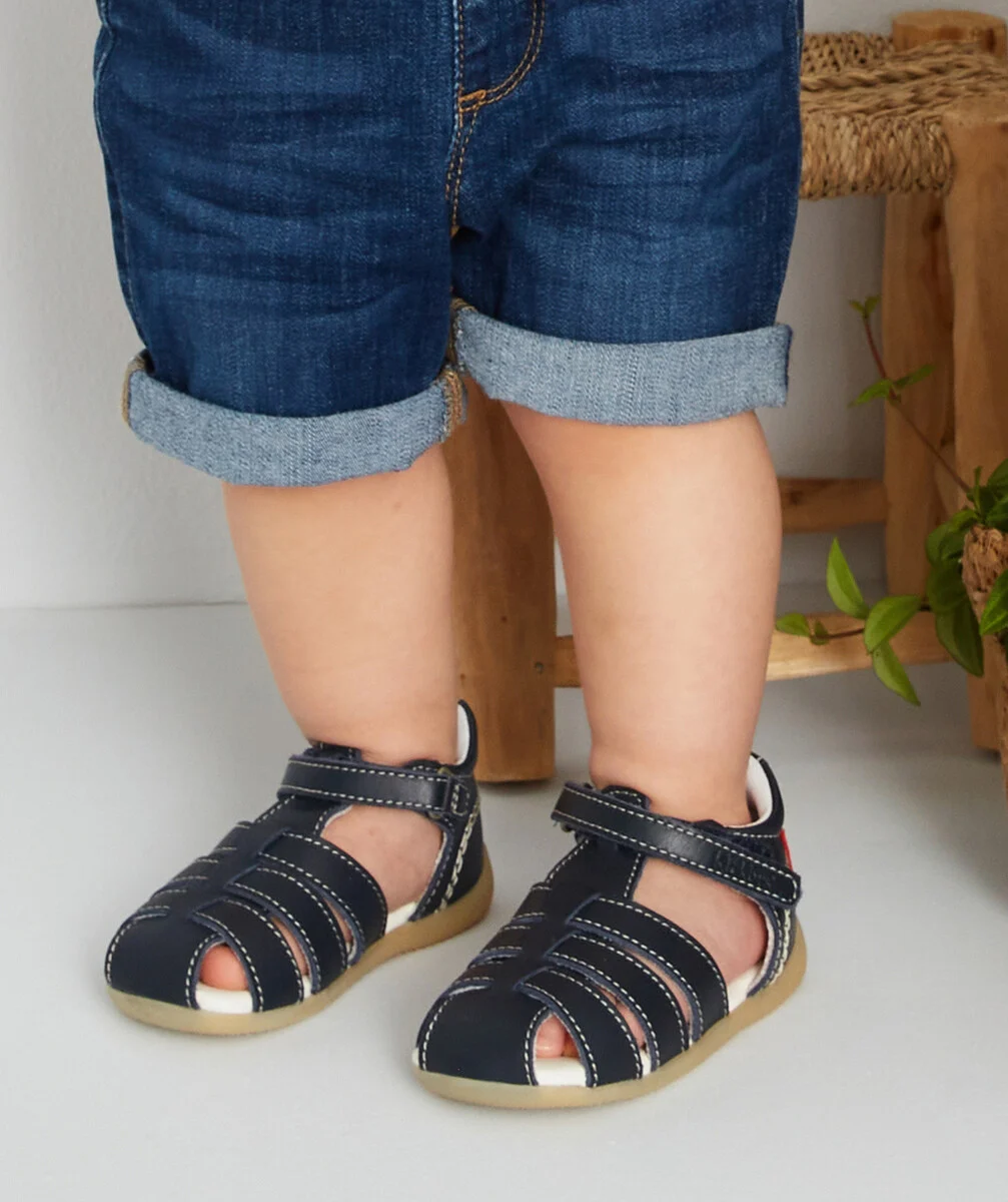 KICKERSLES SANDALES PREMIERS PAS EN CUIR BLEU