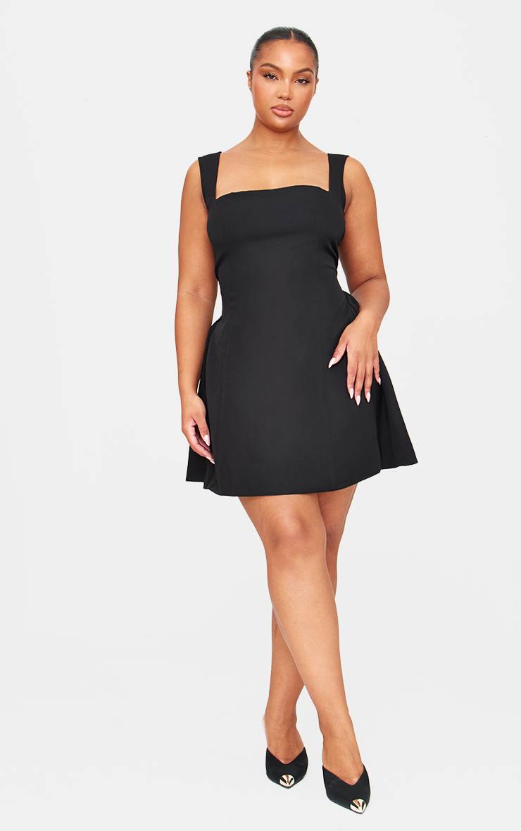 Noir Robe Droite Plissée Aux Hanches