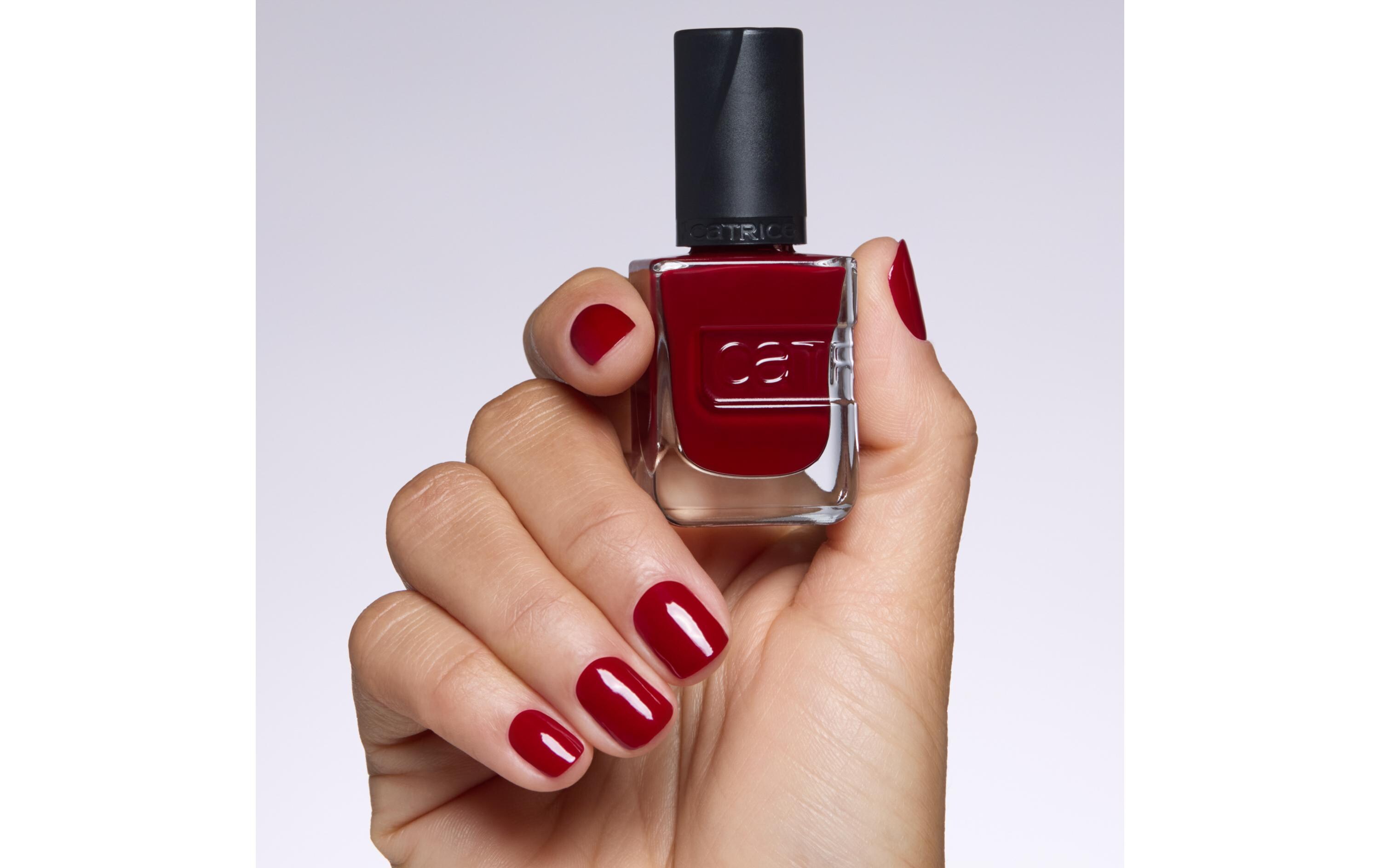 Nagellack Gel Affair 021 Caught On The Red CarpetLanganhaltender Gel-Nagellack in einem dunklen Weinrot