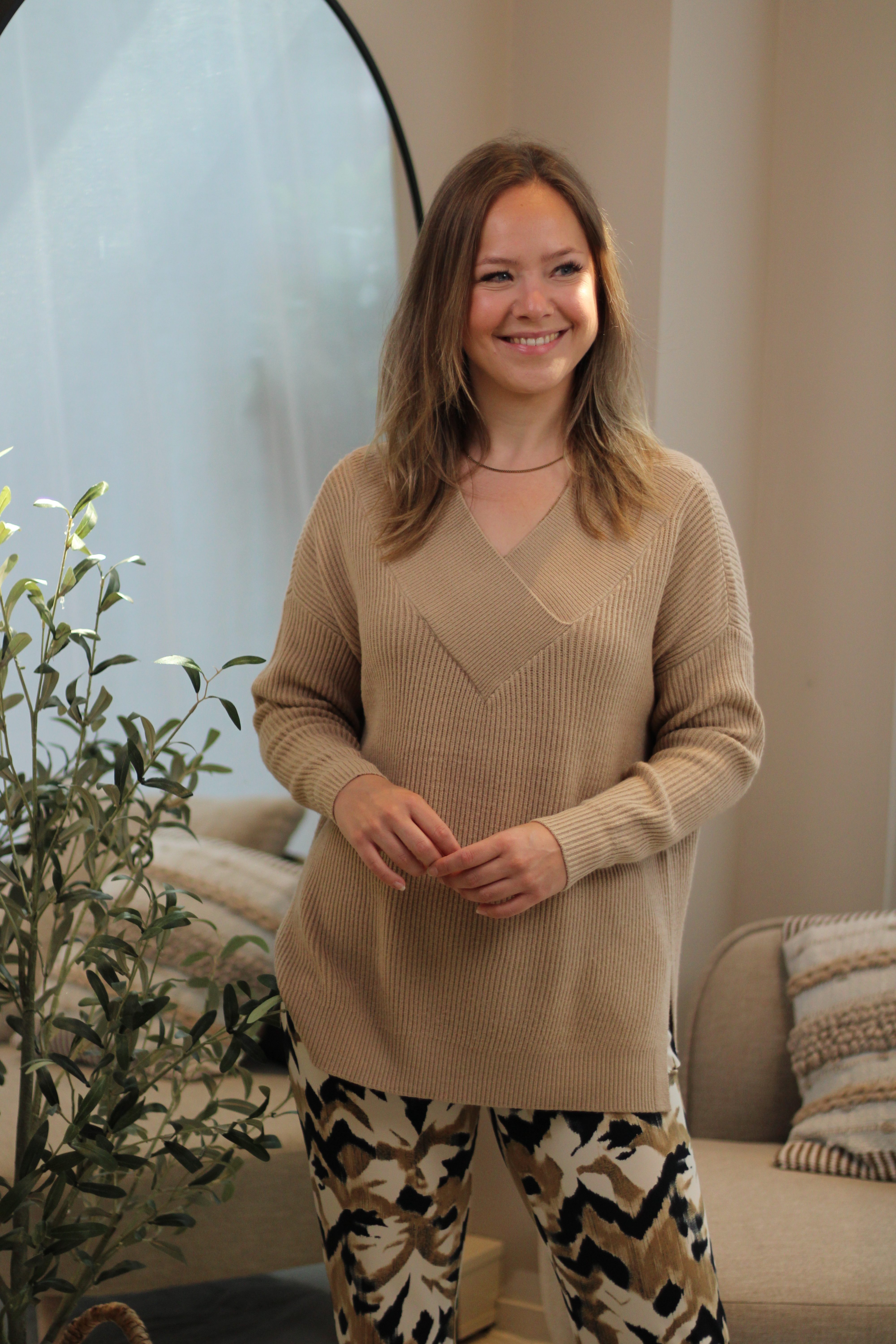 Culture - Olivia V-Neck Pullover - Nomad