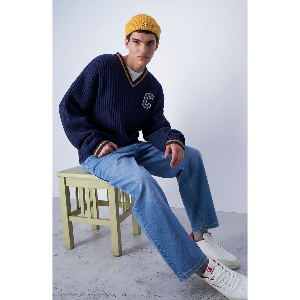 Camisa CHAMPION com gola V e logotipo