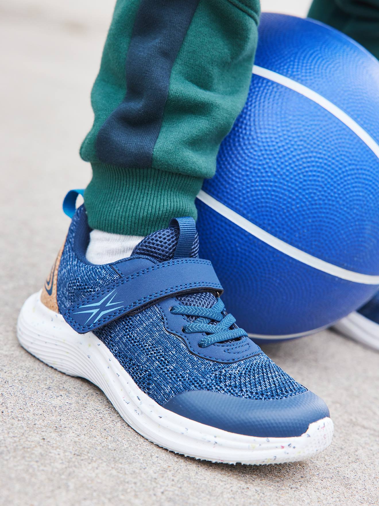 Tênis infantil leve com cadarço e fecho de velcro, azul
