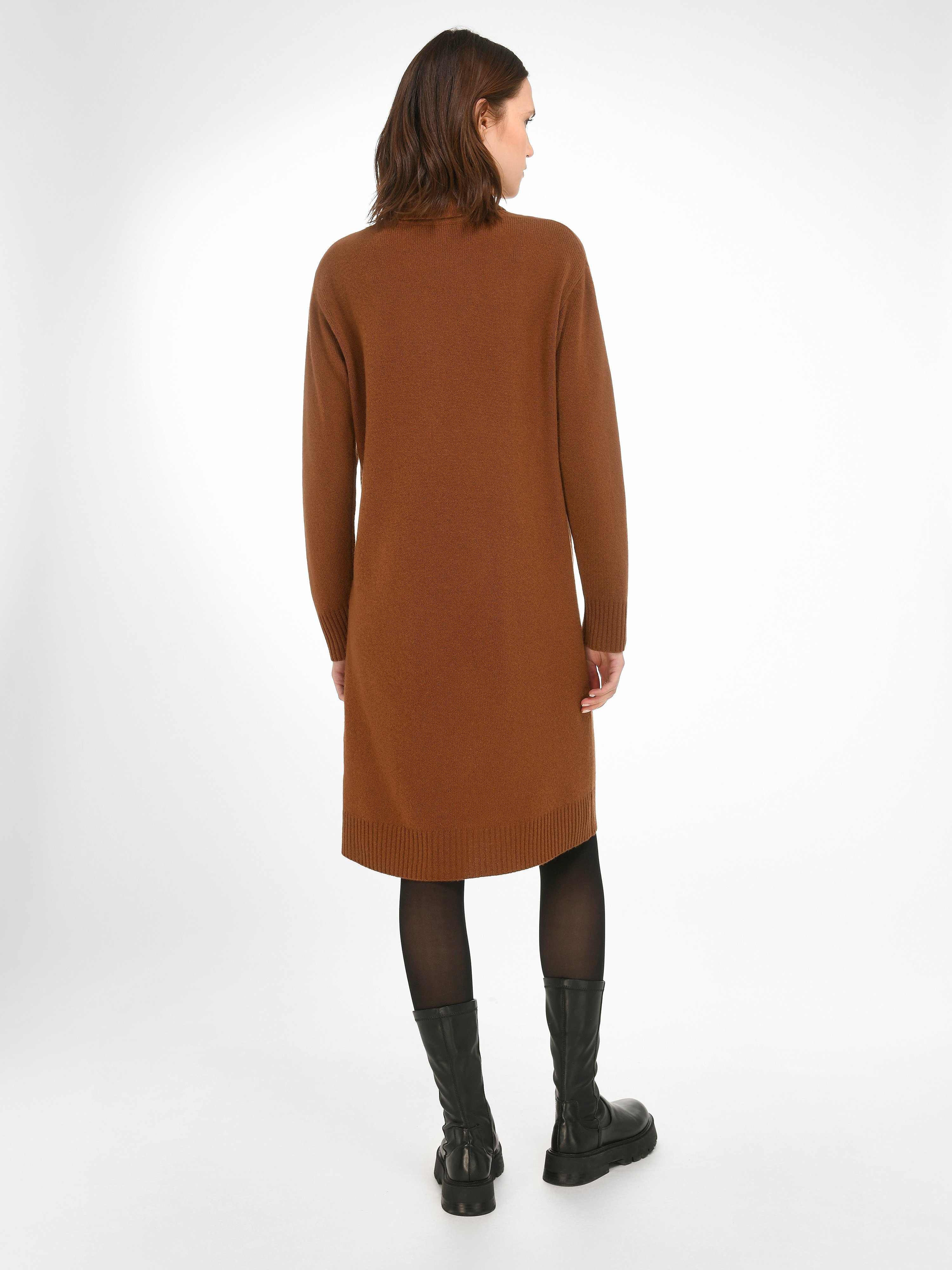 Rollkragen-Strickkleid