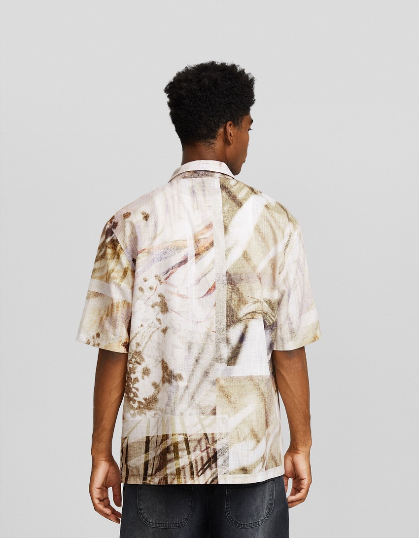 Camisa de manga curta com estampa rústica