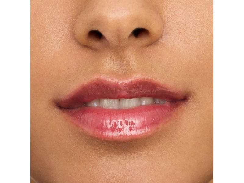 essence Lip Booster Hydra Kiss 07 Classy Glassy Pflegendes Lippenöl in einem transparenten Farbton