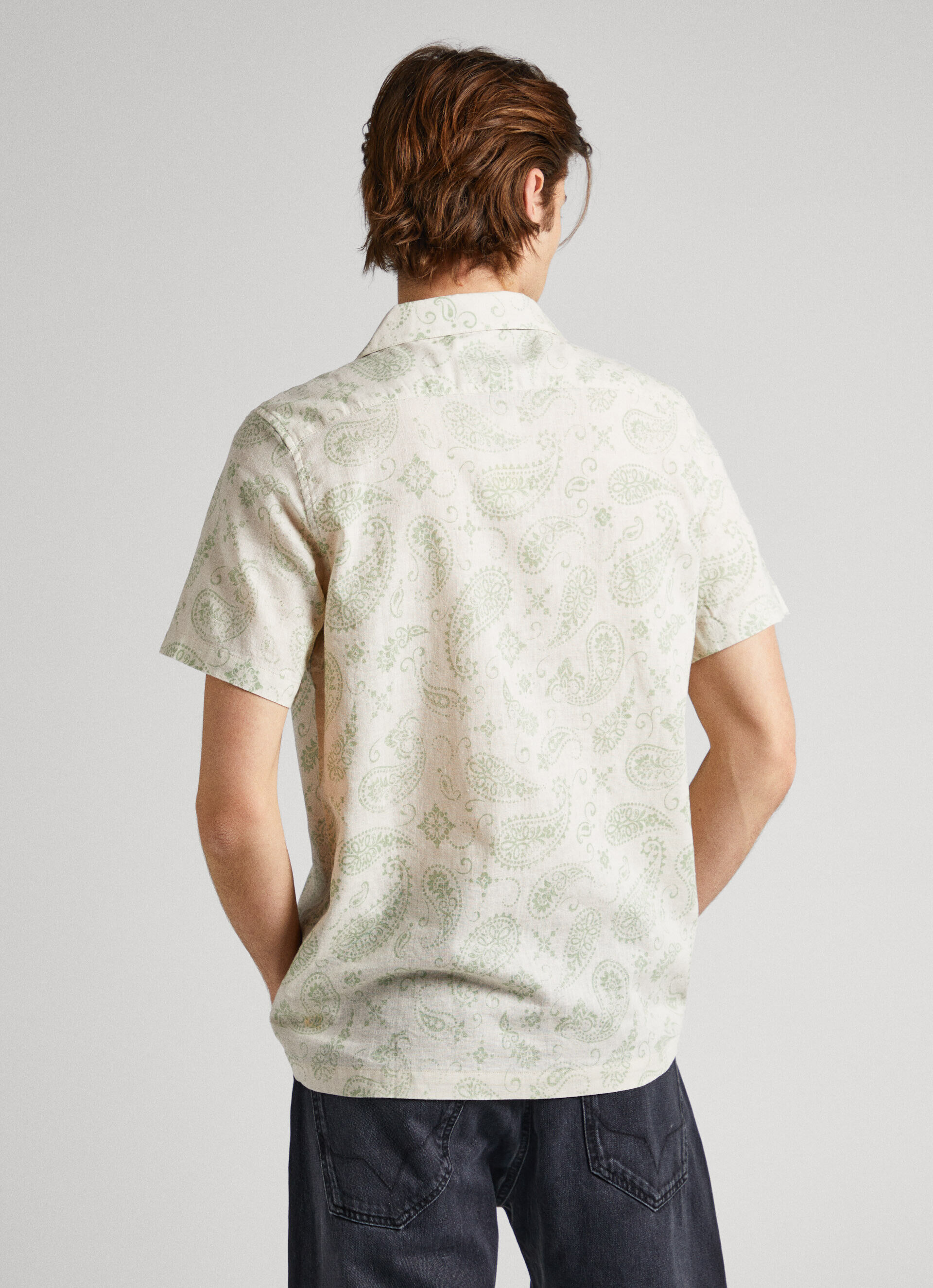 CAMISA DE MANGA CURTA COM ESTAMPA PAISLEY - branco marfim