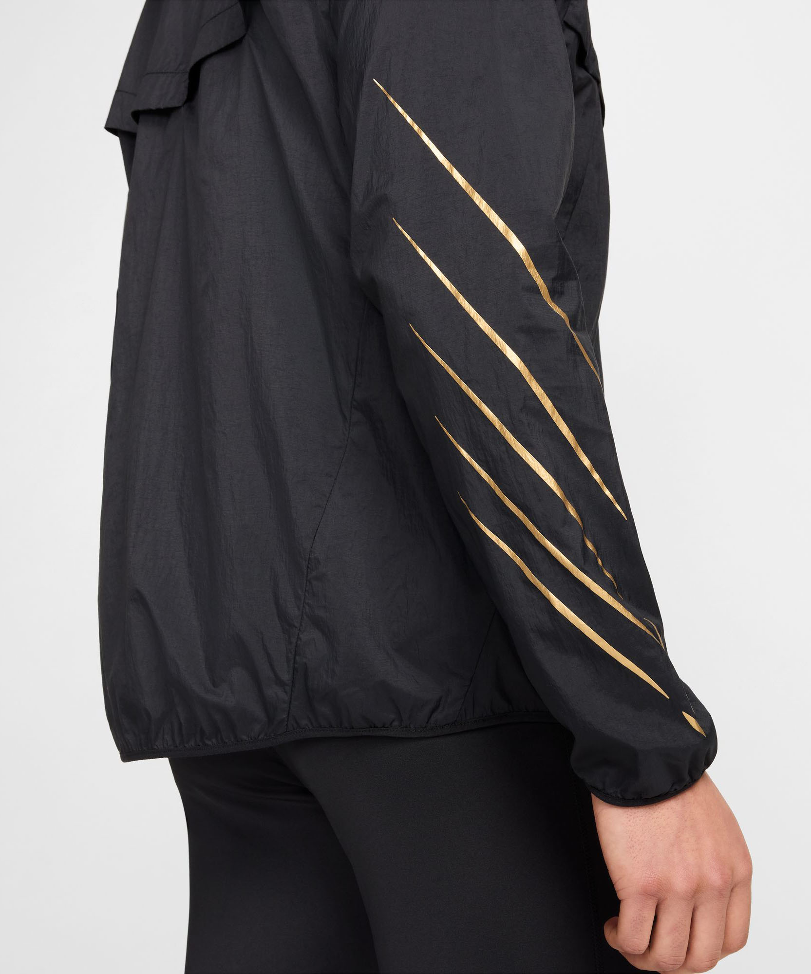 Jakob Ingebrigtsen Repel Running Jacket Herre 010/Black/Black/Metallic Gold