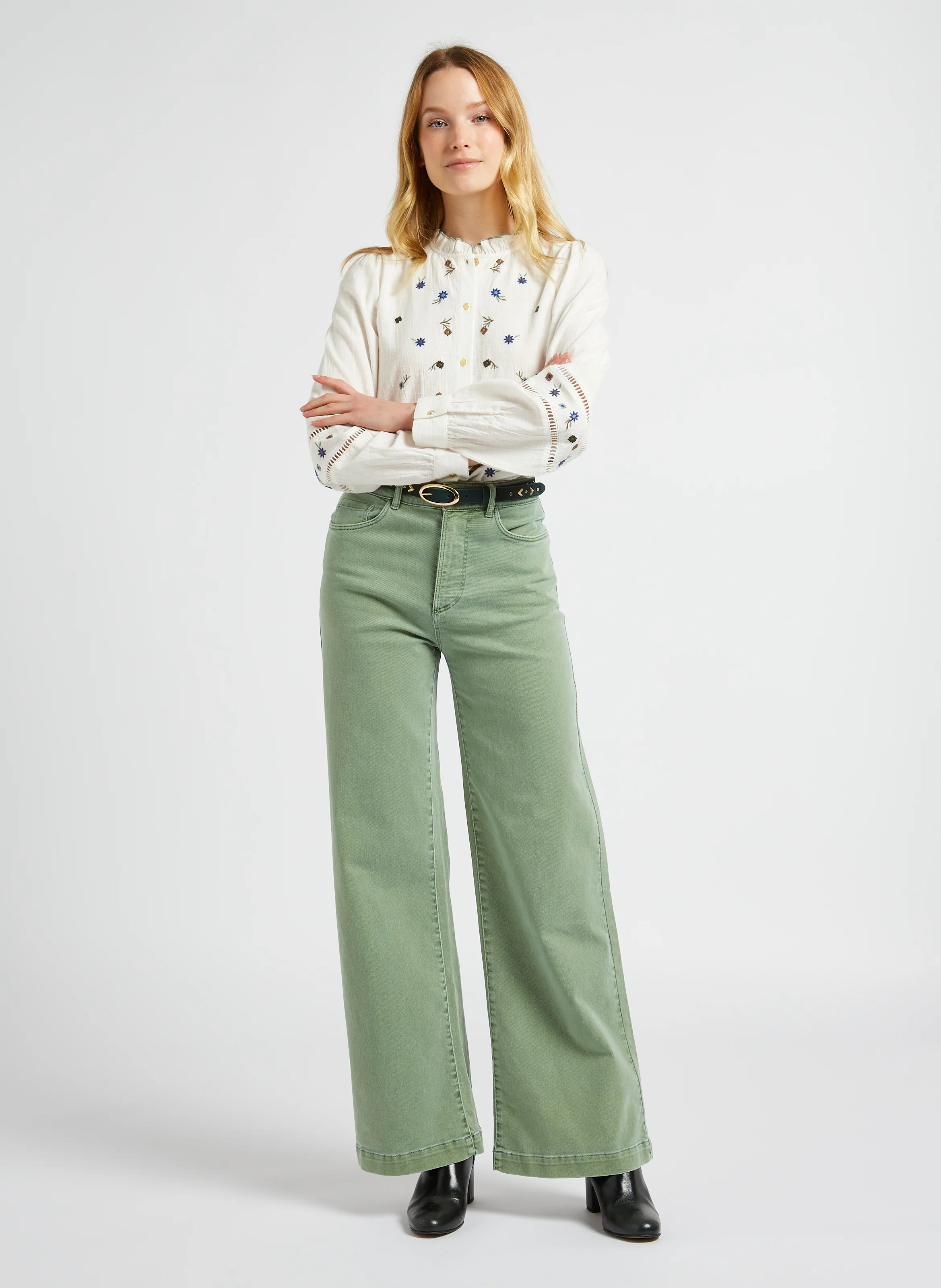 Chemise droite col victorien en coton brodé | Blanc
