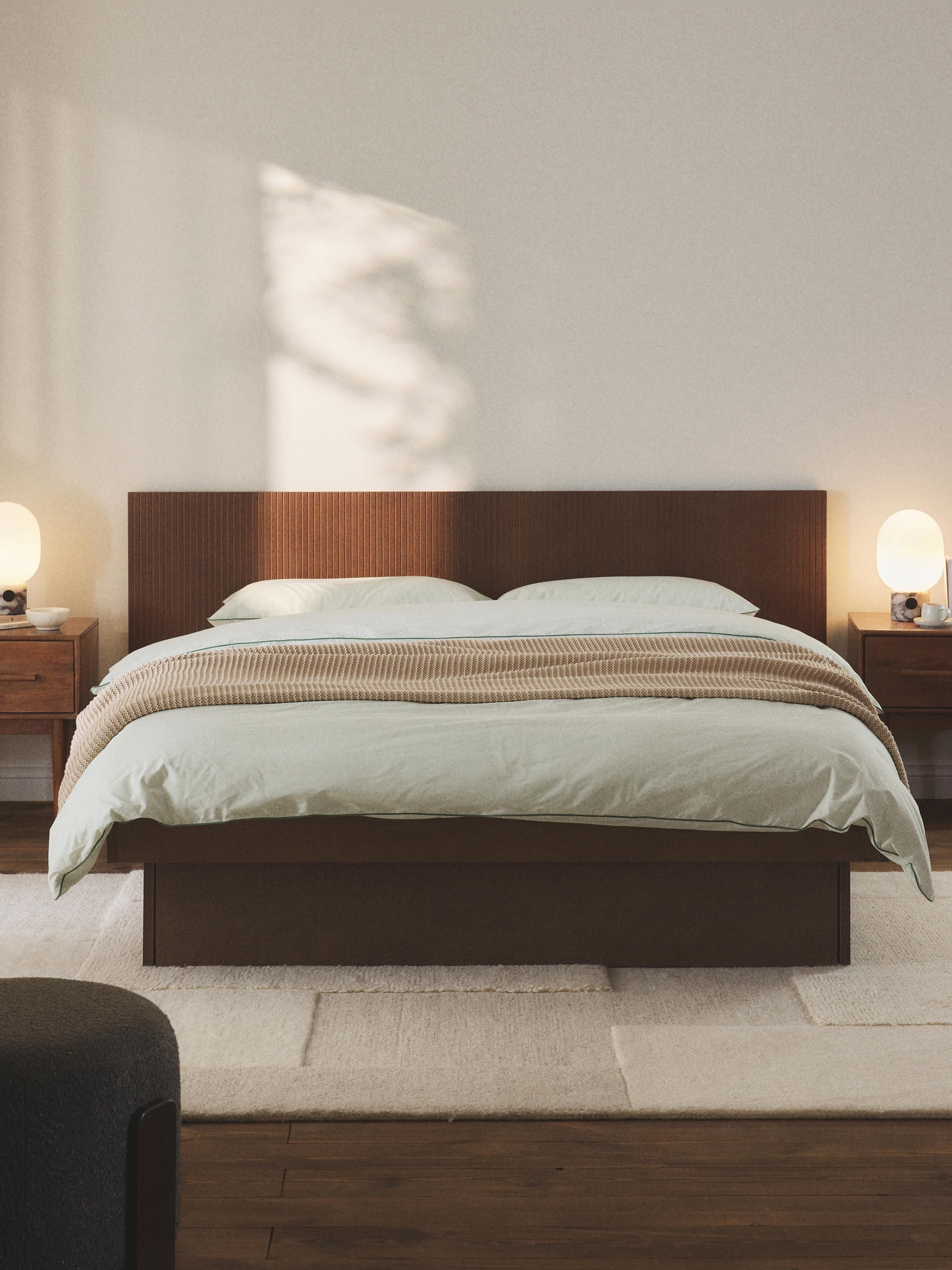 Houten bed Sato met lades en hoofdeinde