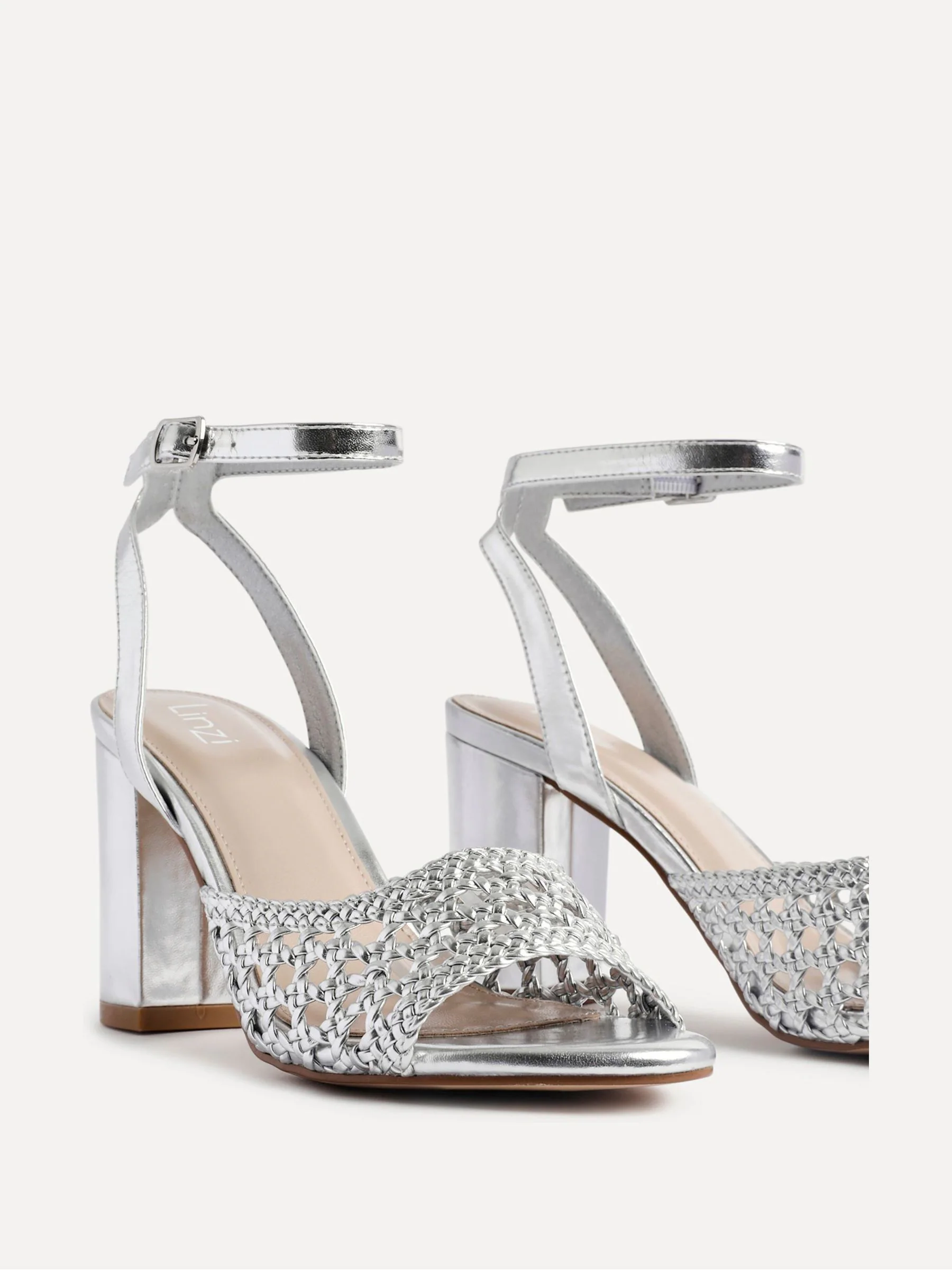 Zilver - Linzi Bridget handgeweven sandalen met blokhak
