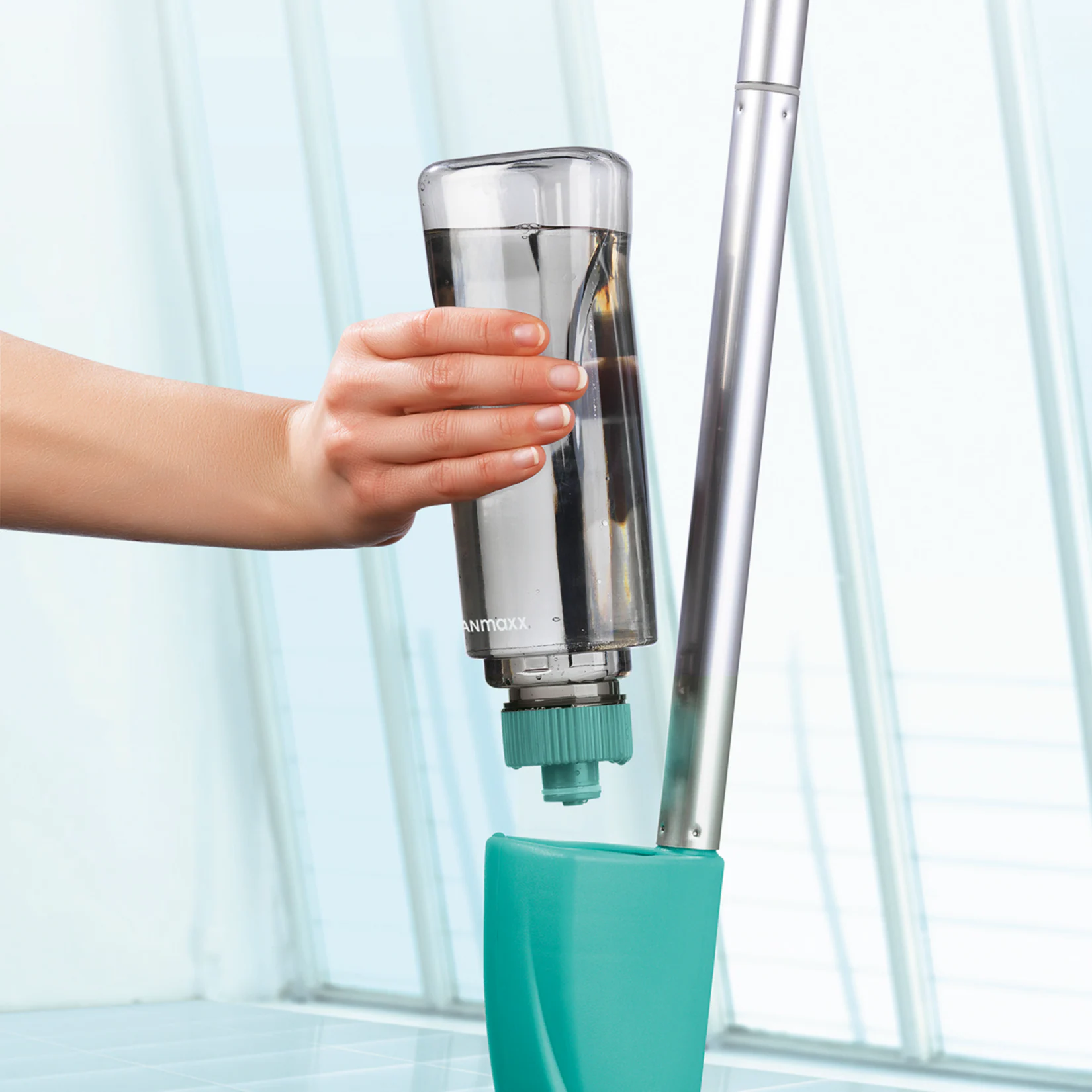 CLEANmaxx Spray-Mopp mit 600ml Tank türkis