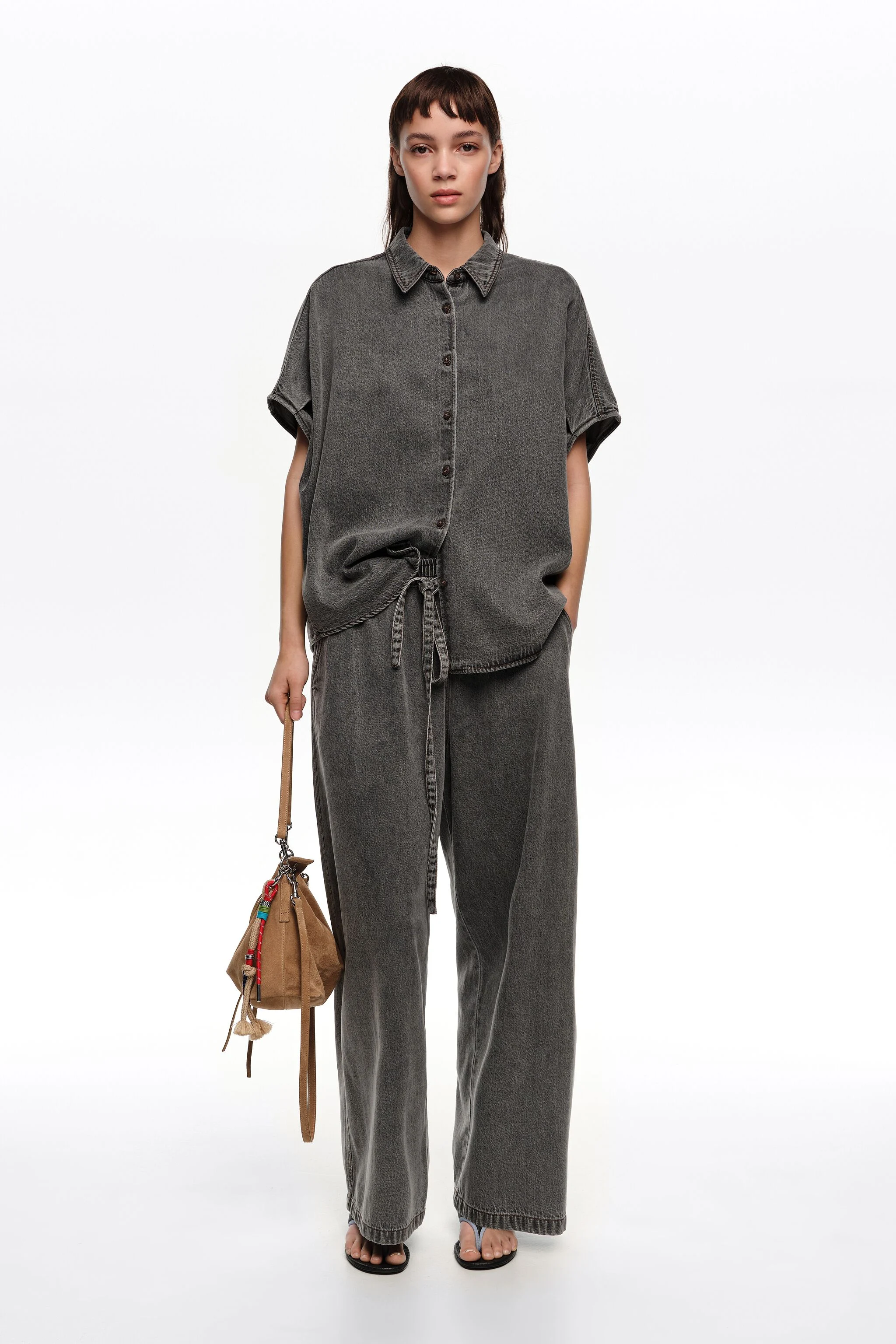 camisa capa em denim preto lavado