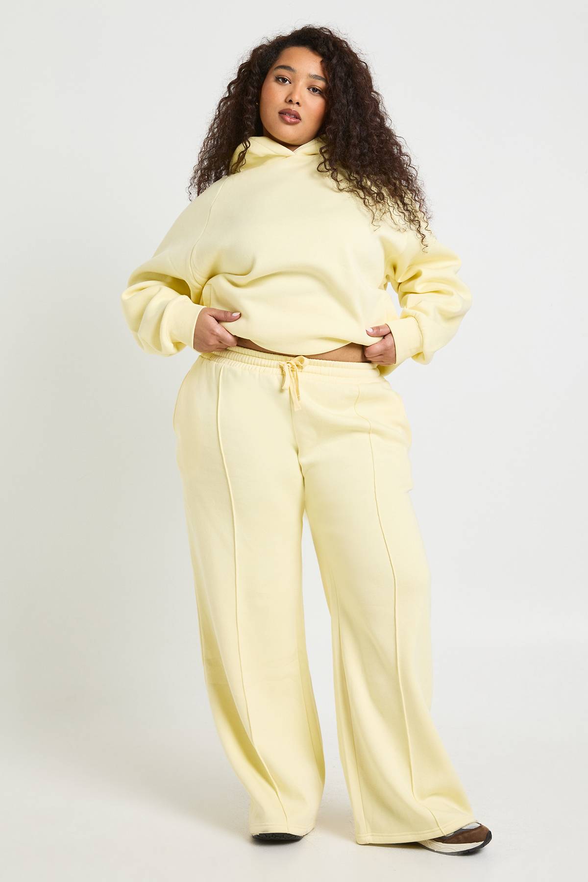 boohoo Jogger Grande Taille Basique À Jambe Droite Avec Détails De Pinces