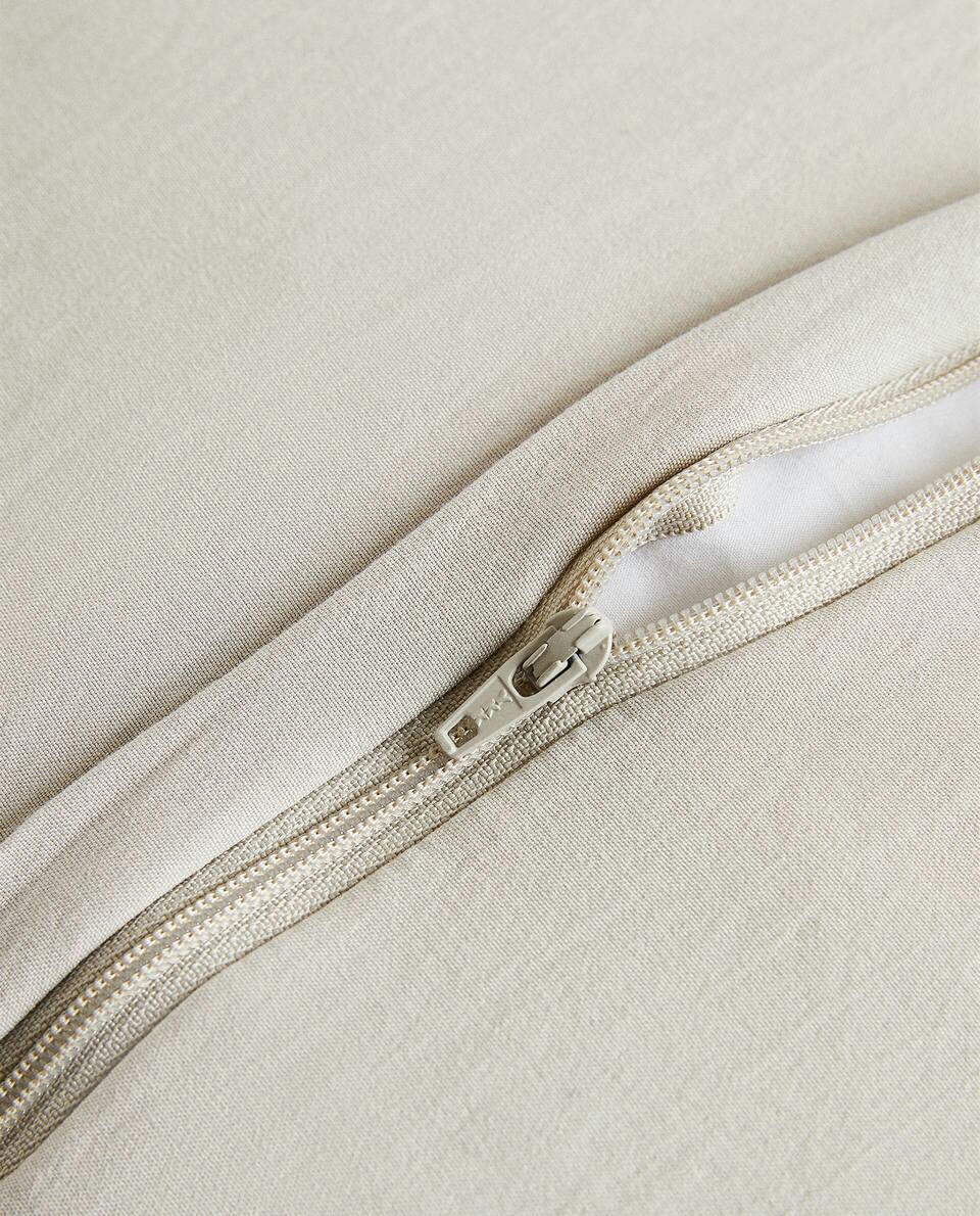 CAPA DE ALMOFADA ACOLCHOADA COM BOLINHAS