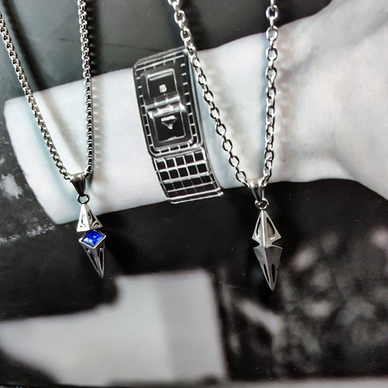 Malikasa - Bijpassende ketting met geometrische hanger en strass steentjes