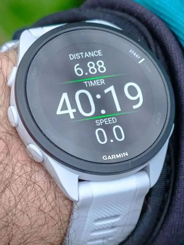 GARMIN Forerunner 165 muziek SmartWatch 43 mm lopende GPS 1,2 inch AMOLED Touch 25+ sportscherm
