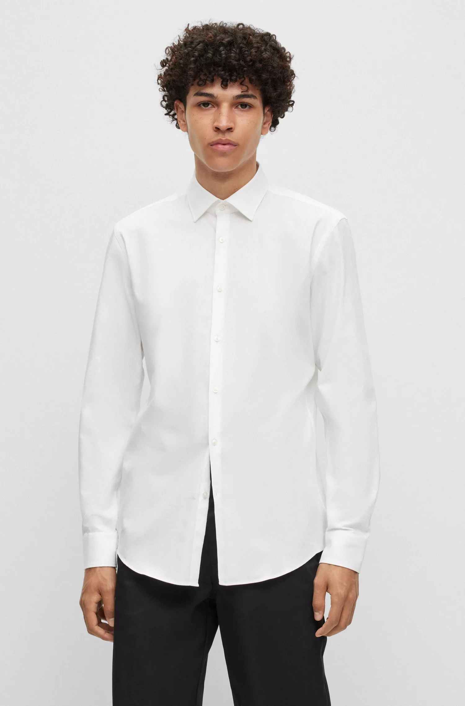 Camisa HUGO vermelha, corte slim, em algodão dobby estruturado.