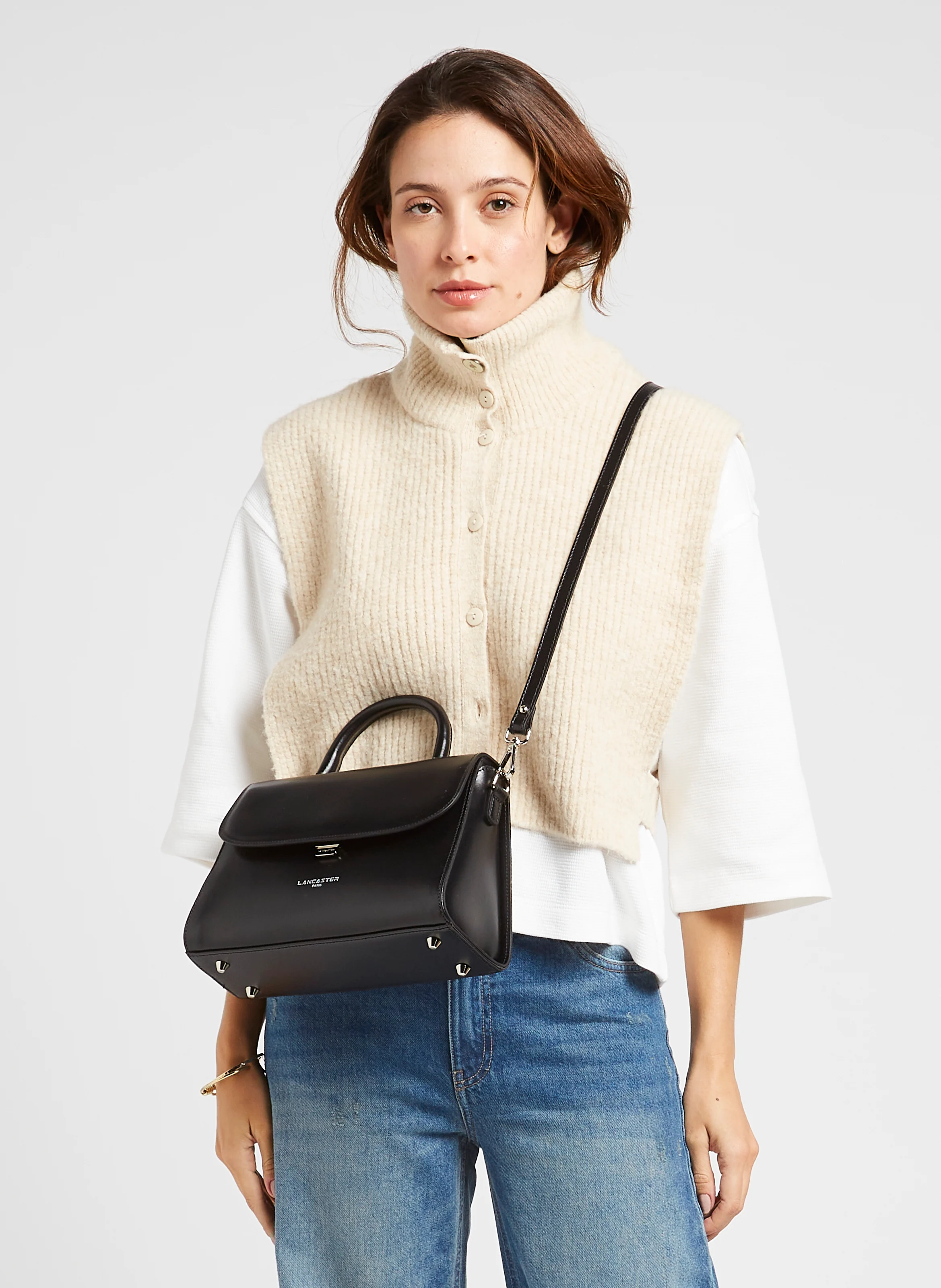 SUAVE EVEN - Sac à rabat en cuir lisse| Noir