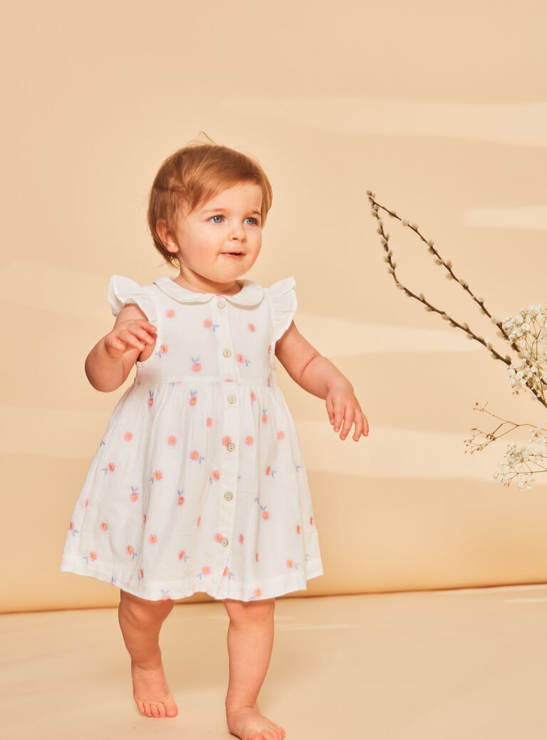 Robe et culotte blanches à imprimé fleuri